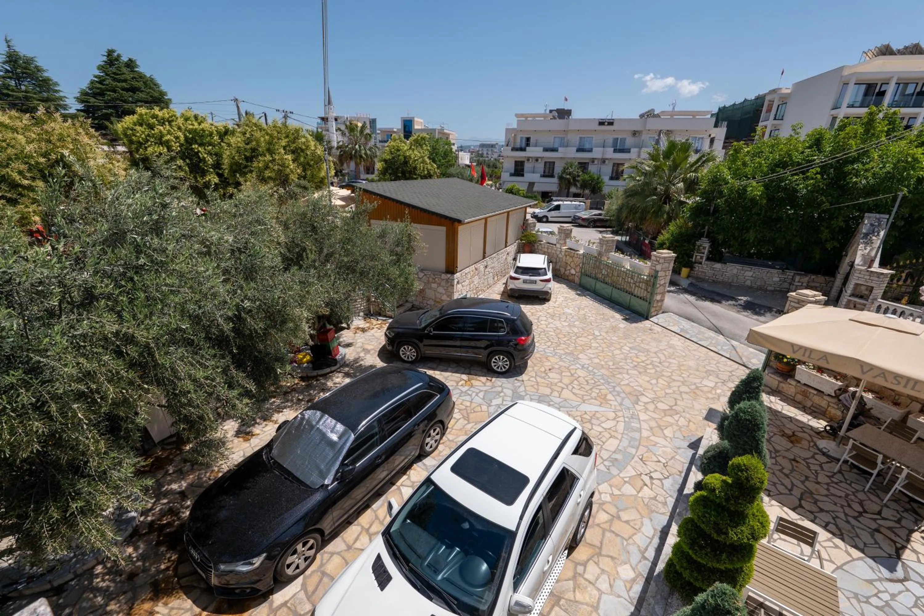 Property building in Vila Vasili