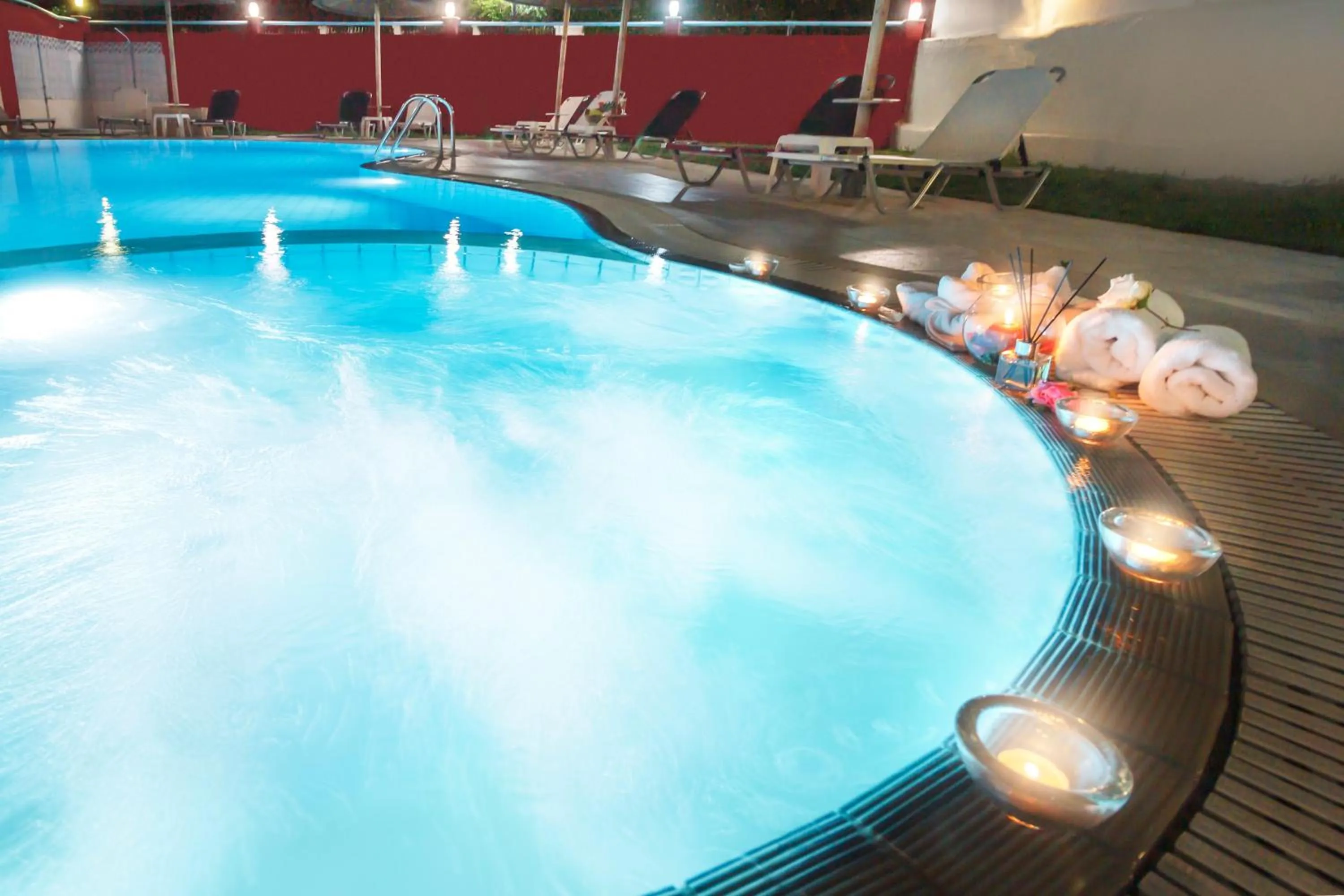 Hot Tub in Summer Dream Hotel