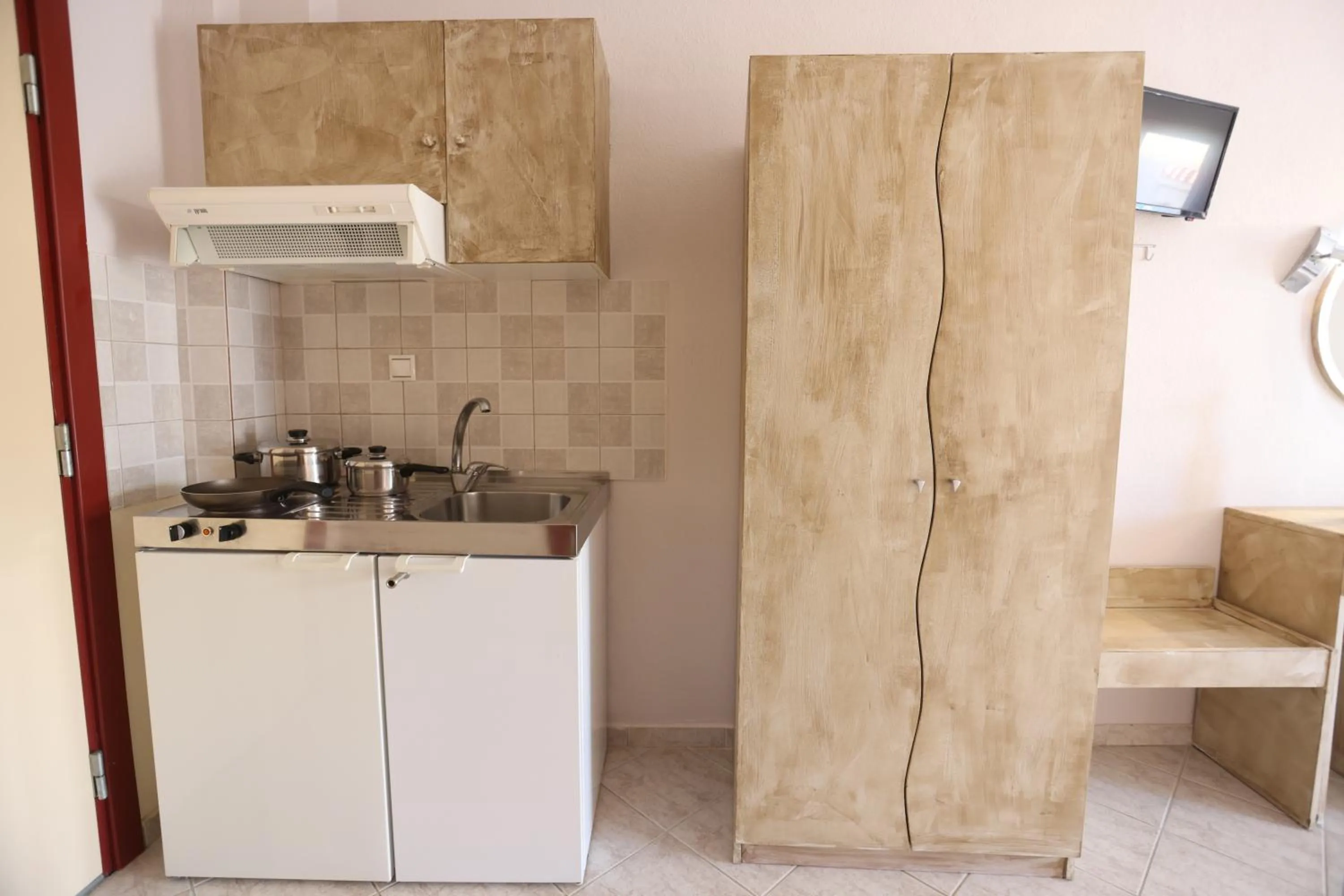 TV and multimedia in Summer Dream Hotel