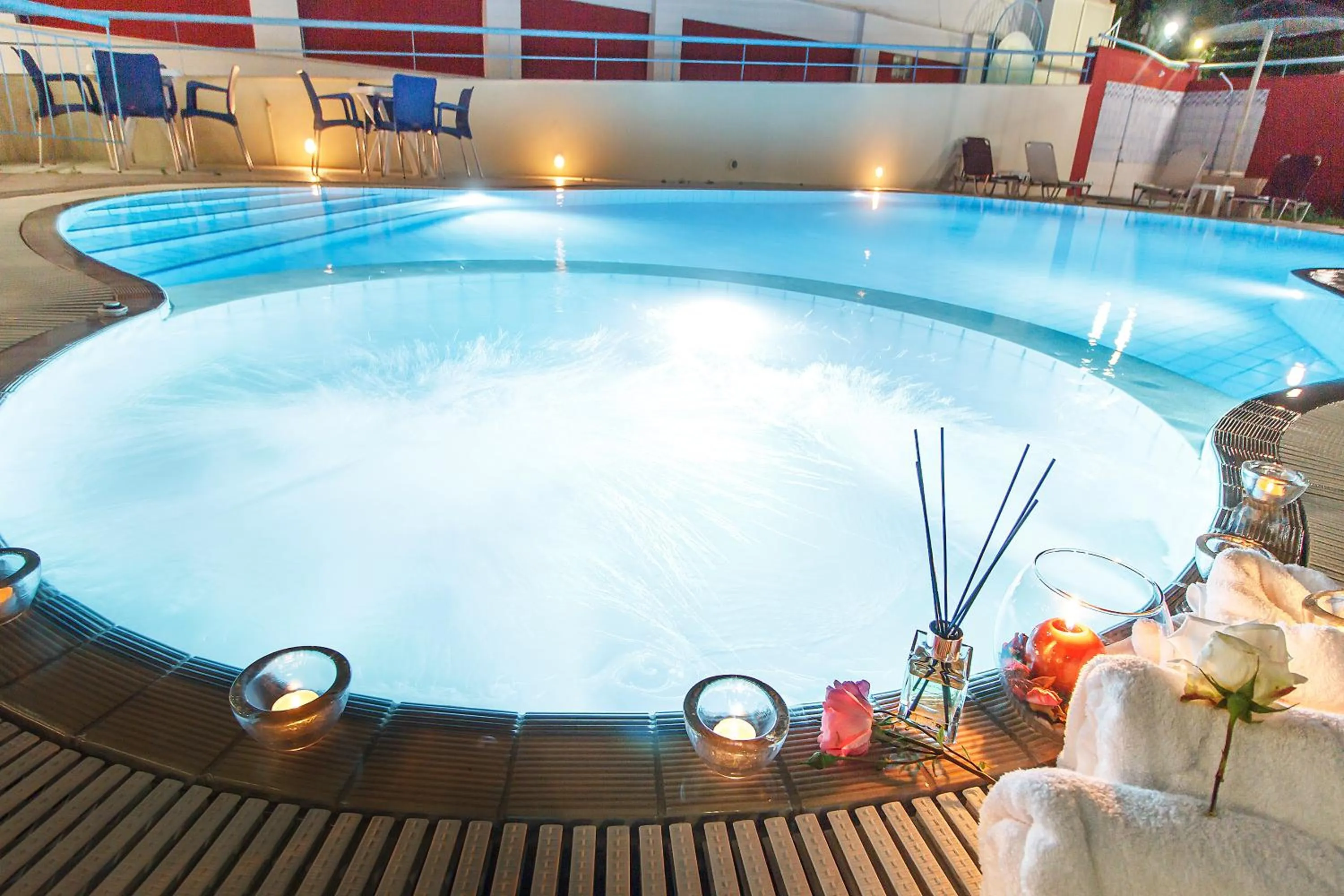 Hot Tub in Summer Dream Hotel