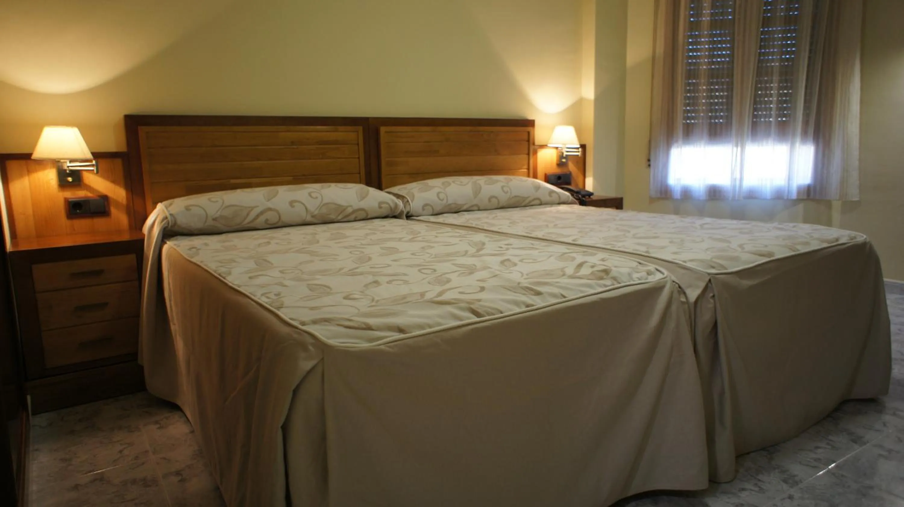 Bed in Hotel Puente Romano