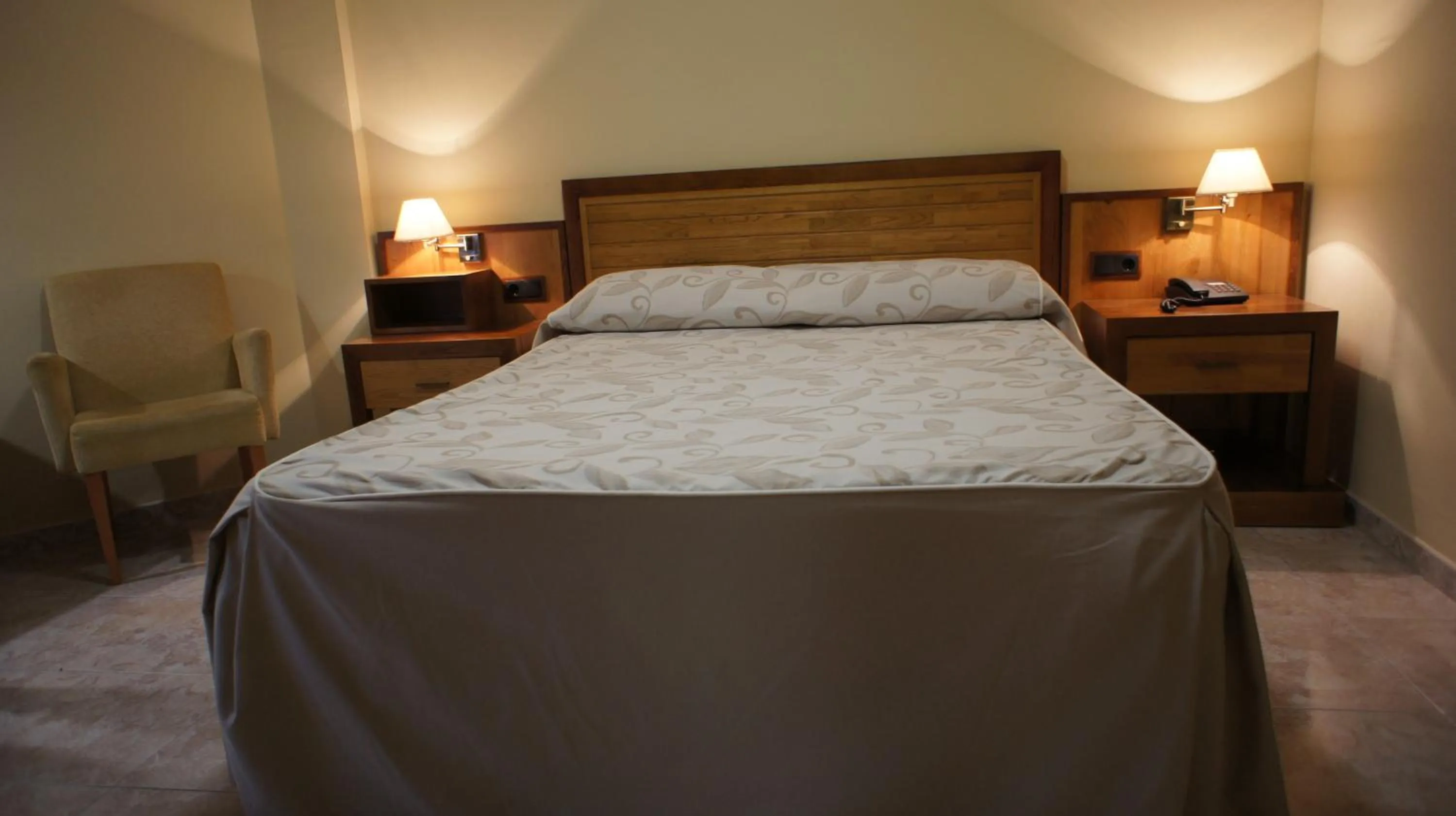 Bed in Hotel Puente Romano