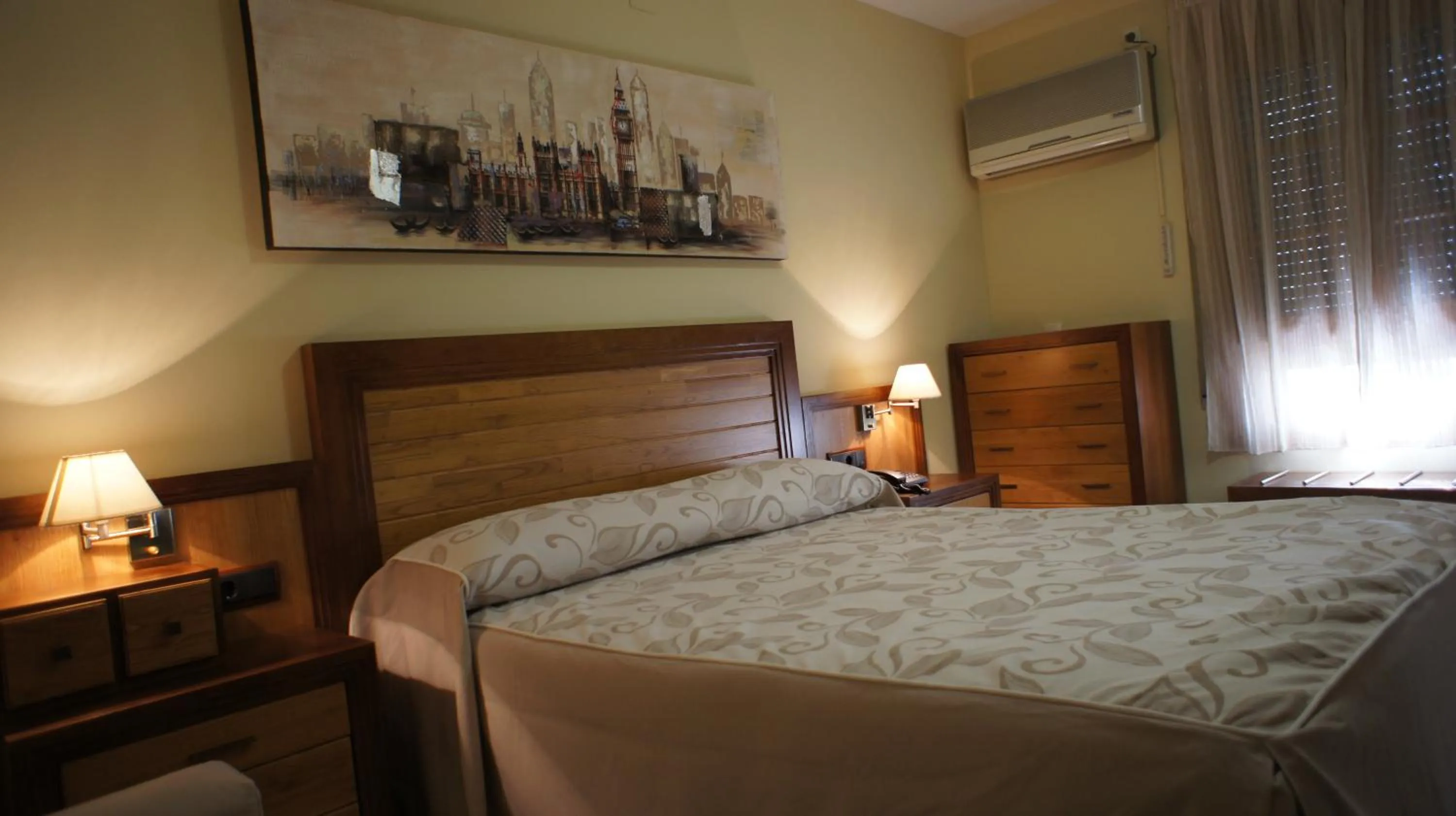 Bedroom, Bed in Hotel Puente Romano