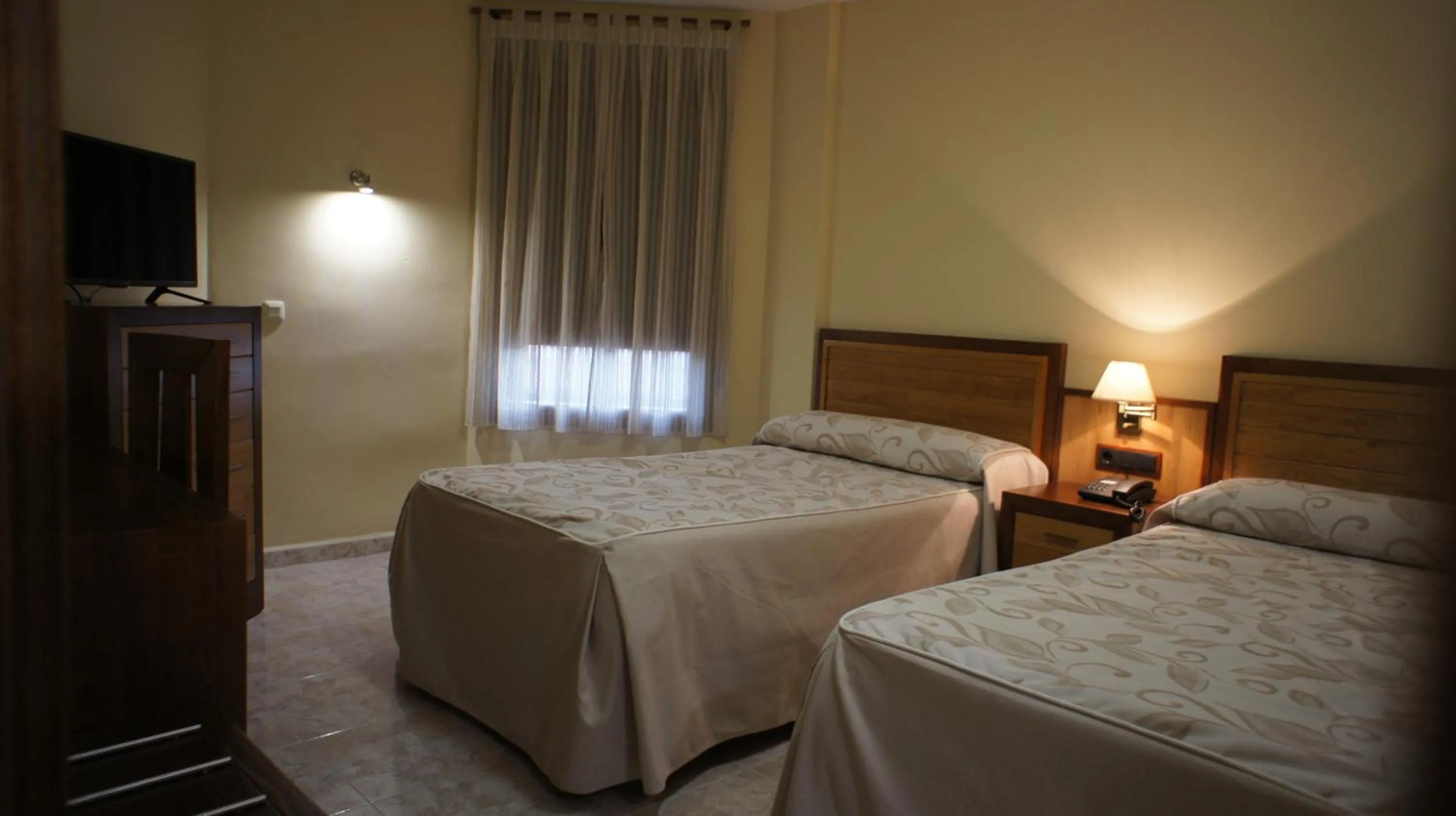 Bedroom, Bed in Hotel Puente Romano