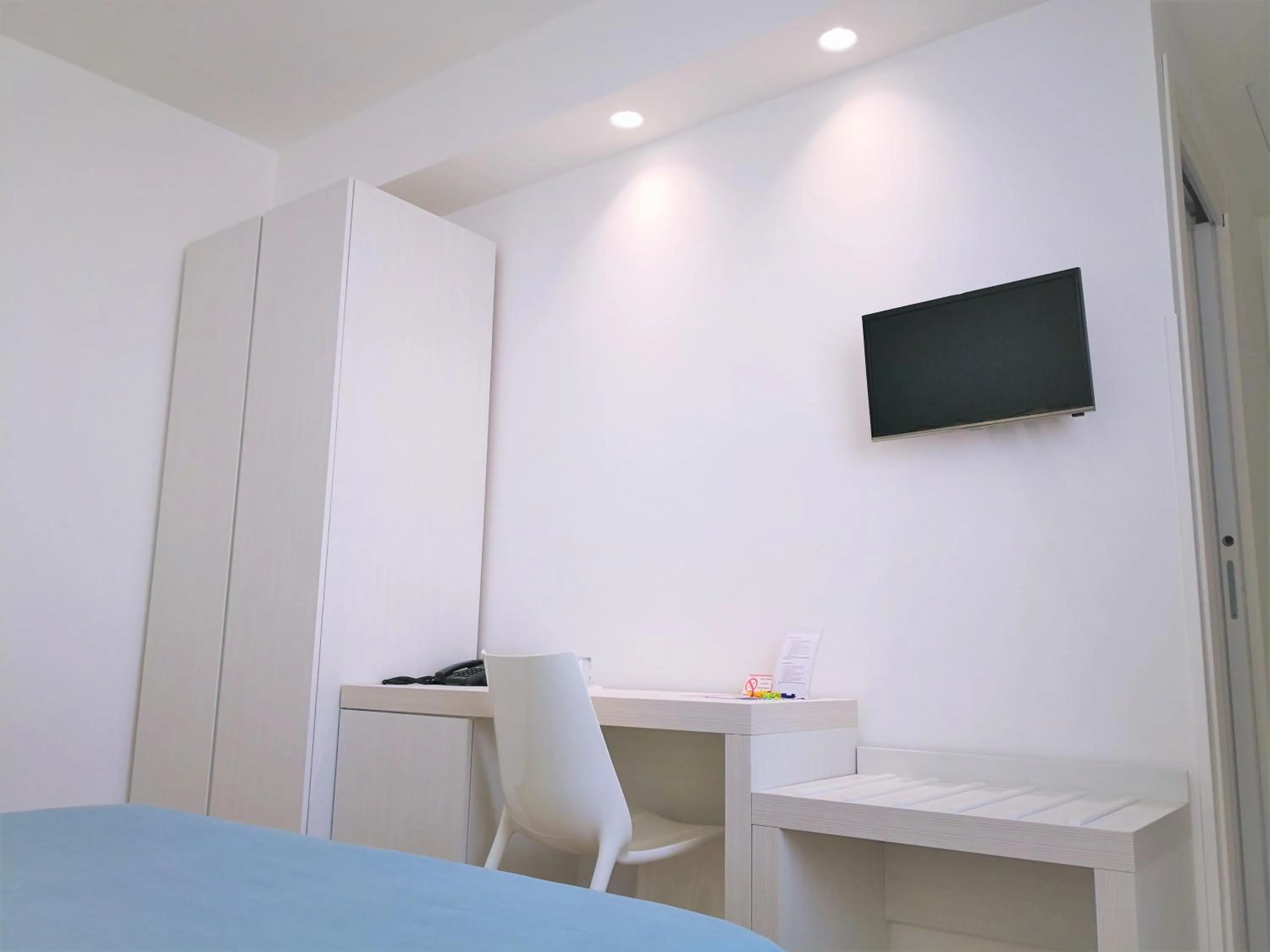 TV and multimedia in Hotel Perla Gaia