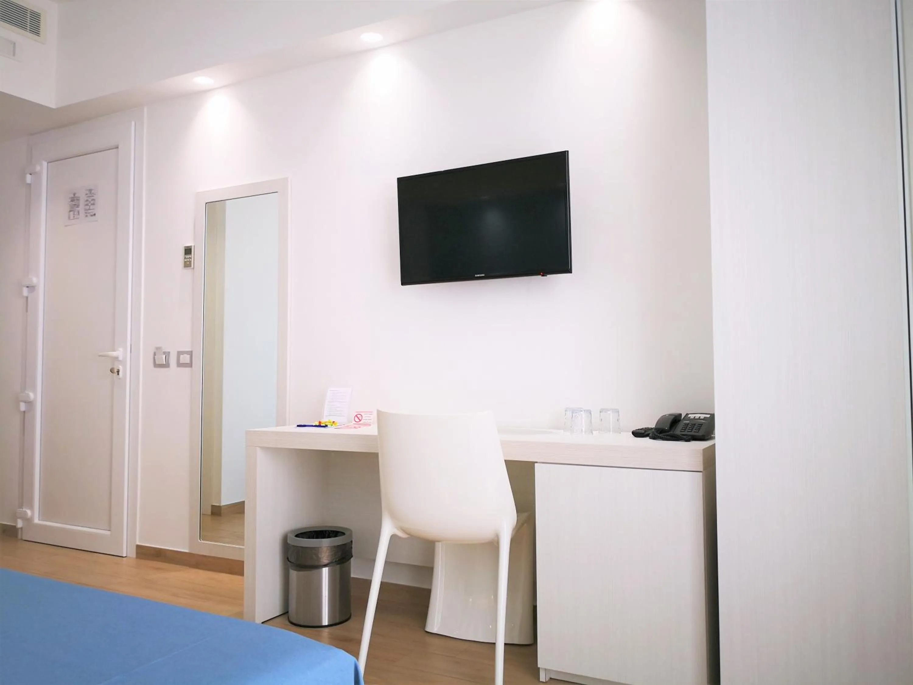 Photo of the whole room in Hotel Perla Gaia