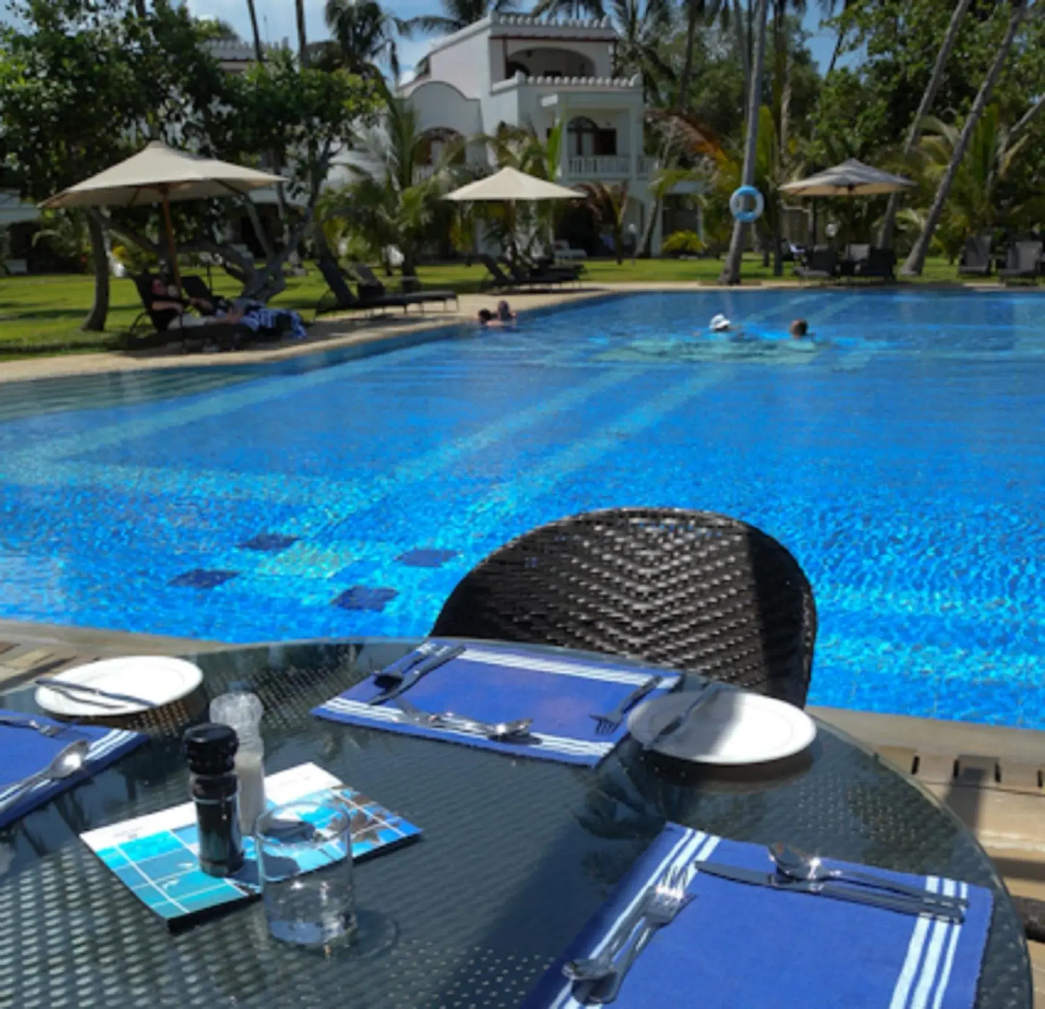 Swimming pool in Lantana Galu Beach Swimming pool in Lantana Galu Beach