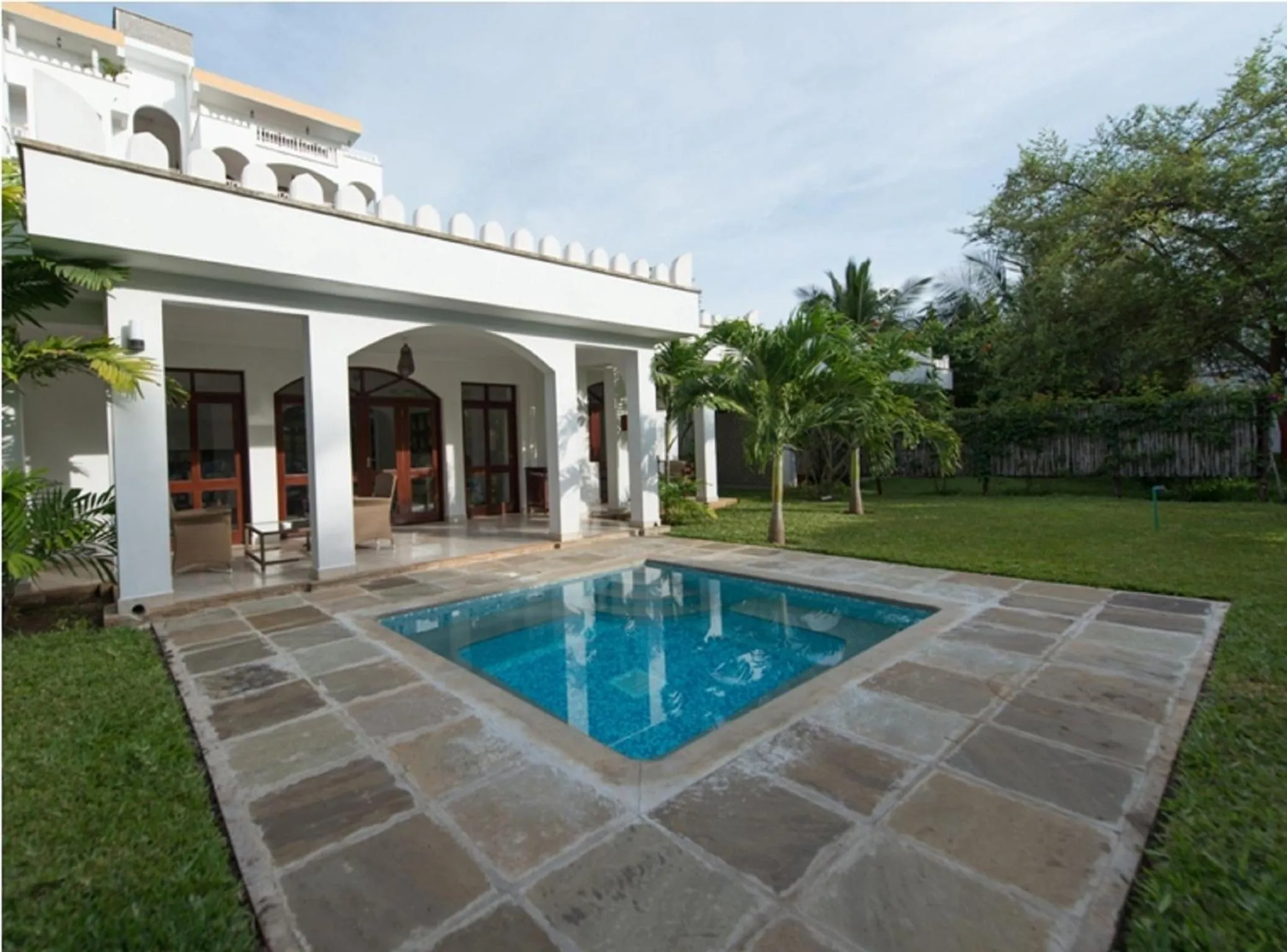 Facade/entrance in Lantana Galu Beach