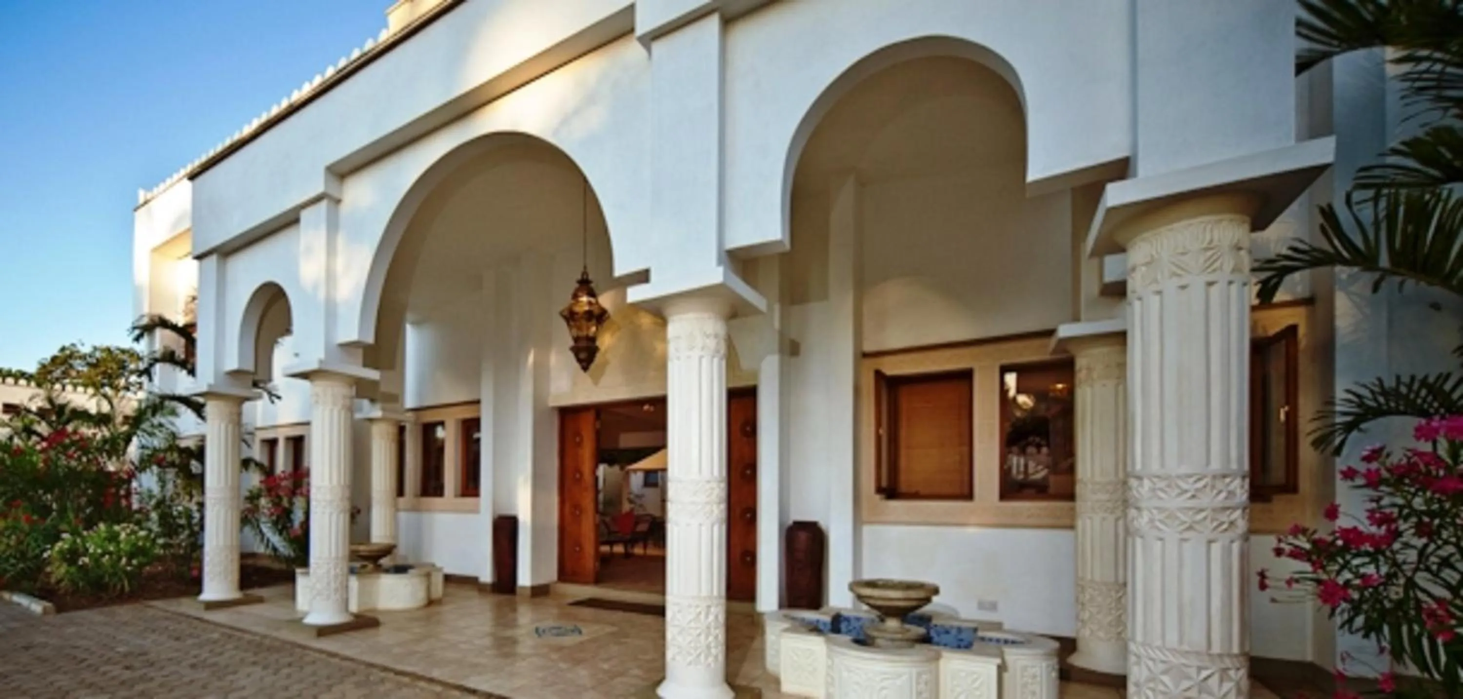 Facade/entrance in Lantana Galu Beach