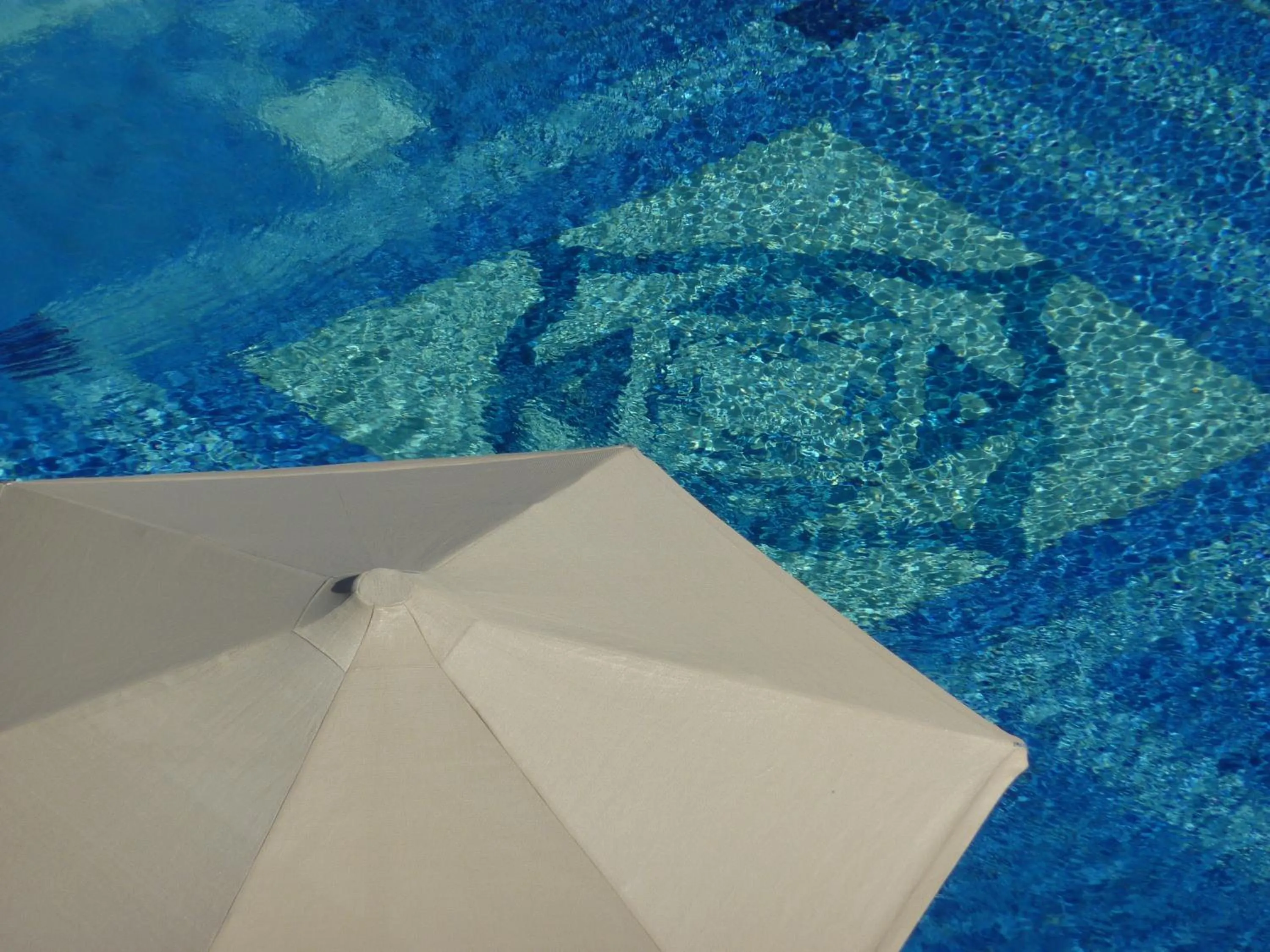 Swimming pool in Lantana Galu Beach