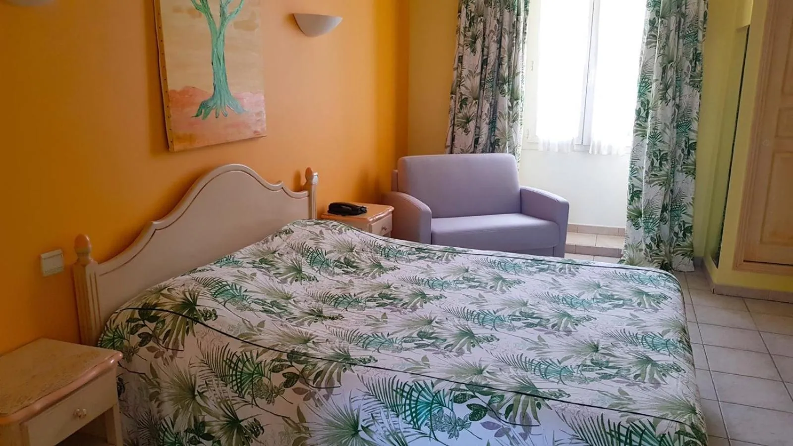 Bed in Hôtel Les Palmiers