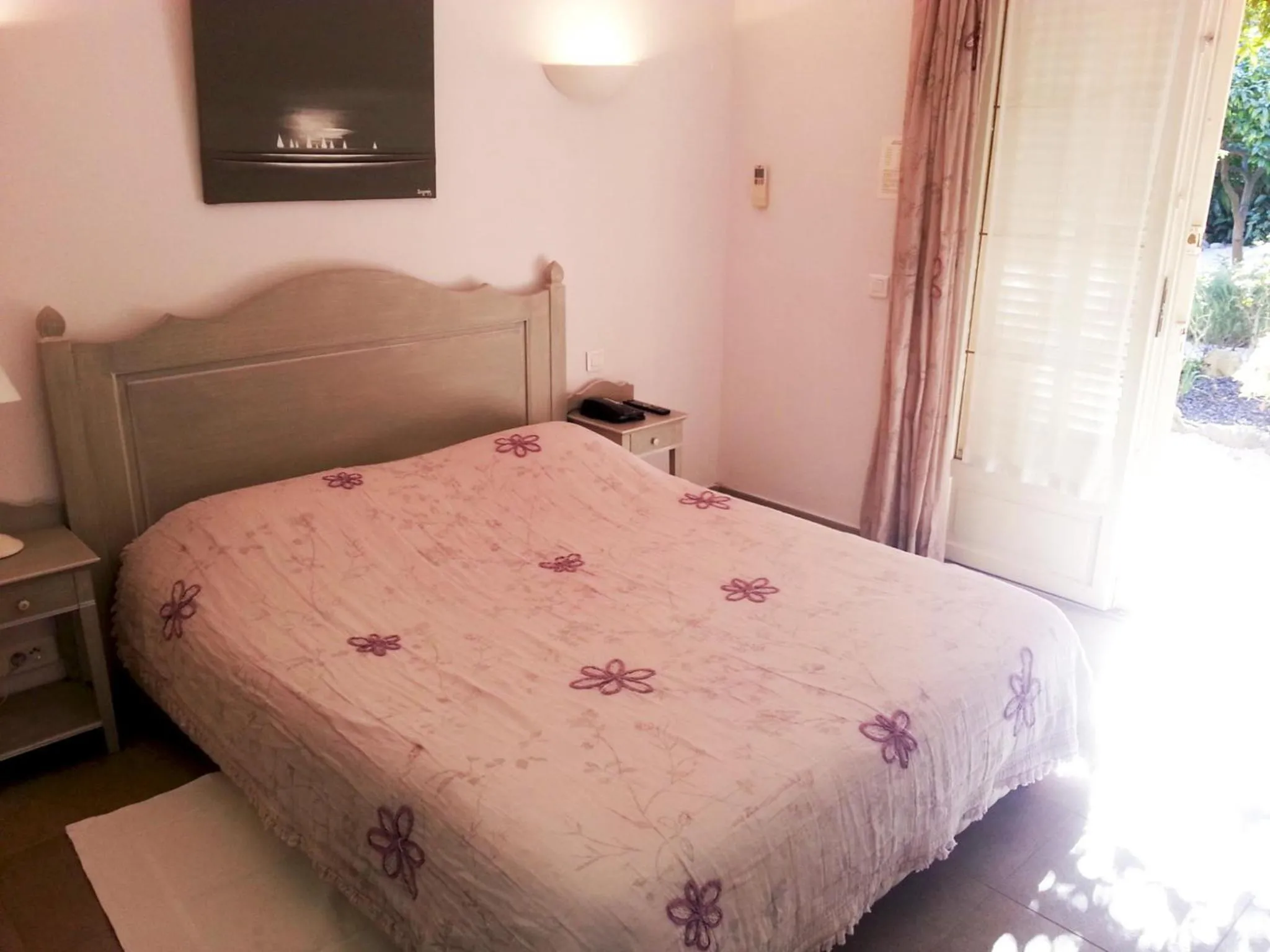 Bedroom, Bed in Hôtel Les Palmiers