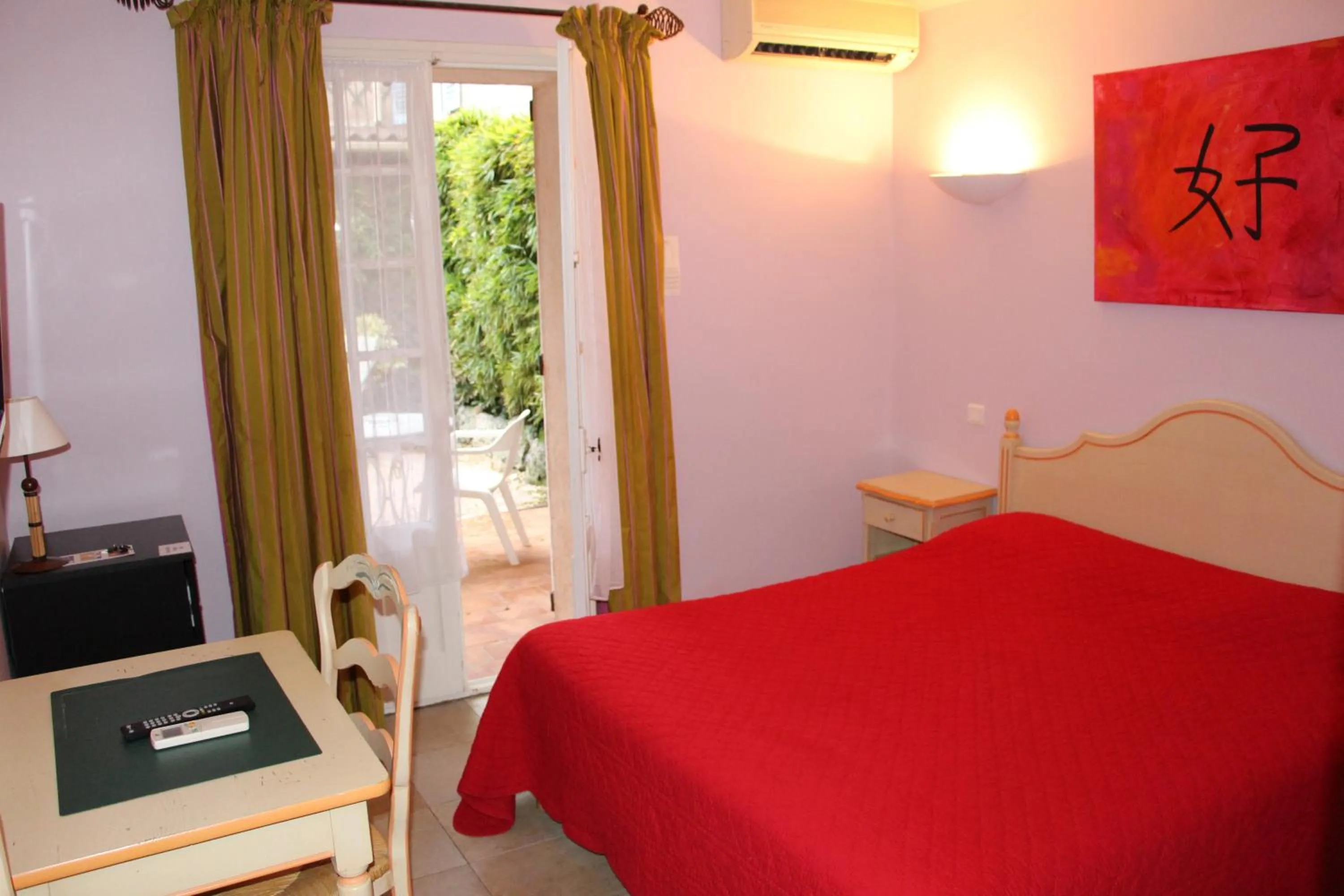 Photo of the whole room, Bed in Hôtel Les Palmiers