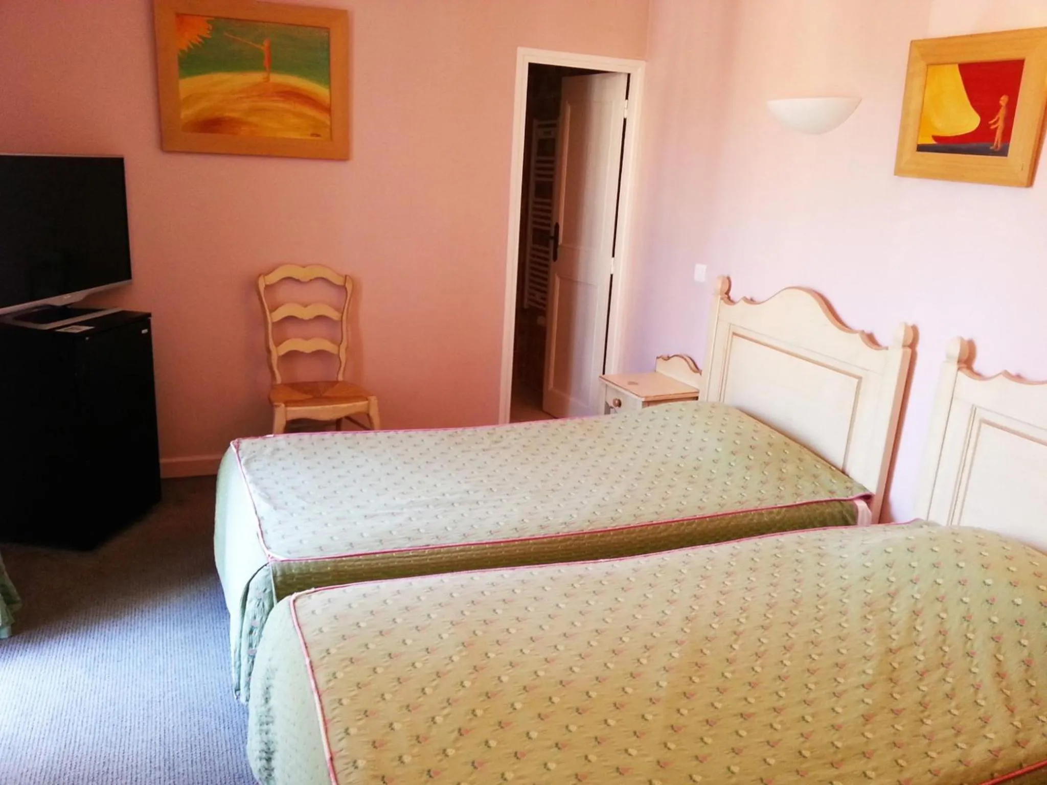 Bedroom, Bed in Hôtel Les Palmiers