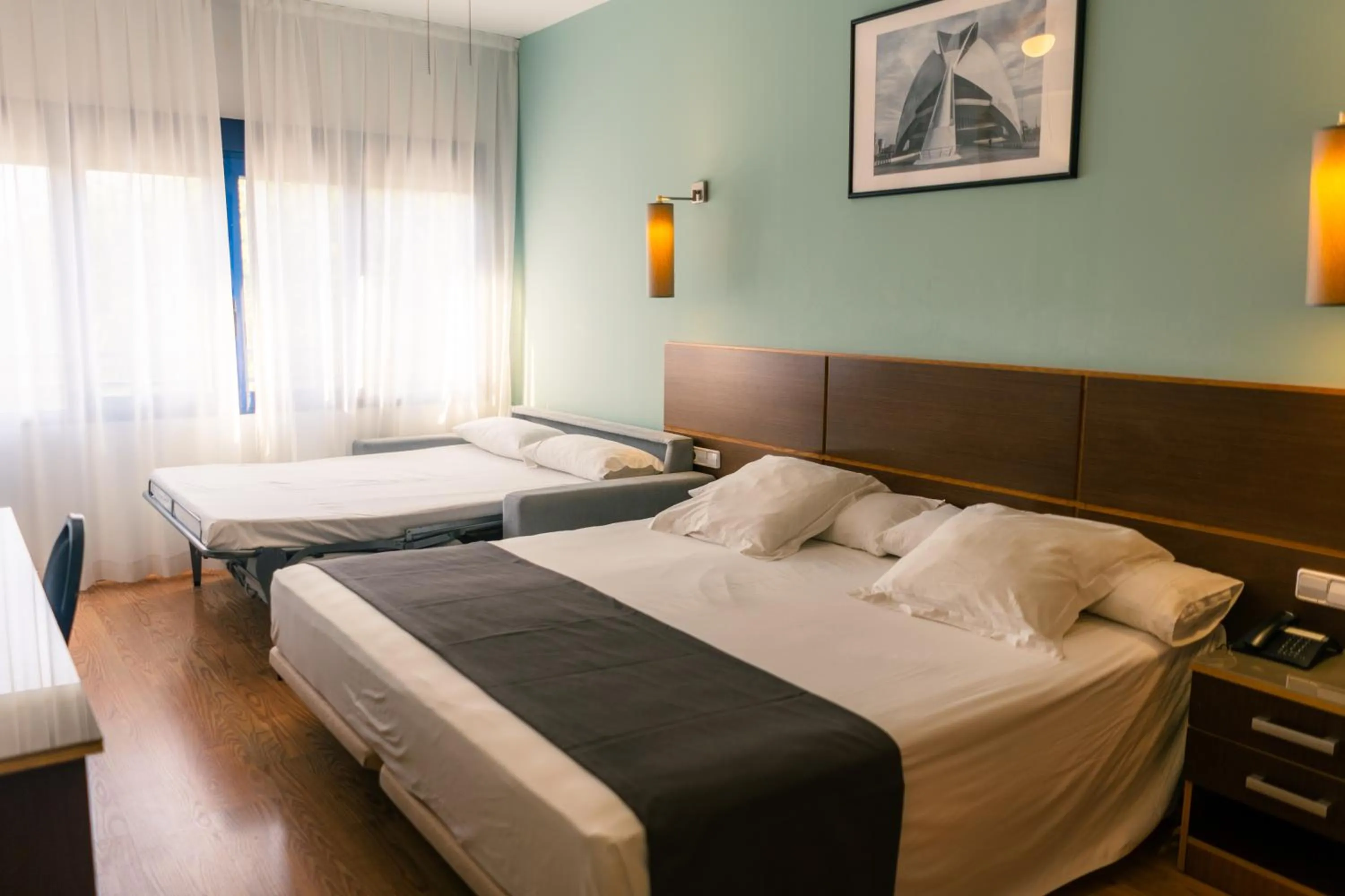 Photo of the whole room, Bed in Plaza Alaquas