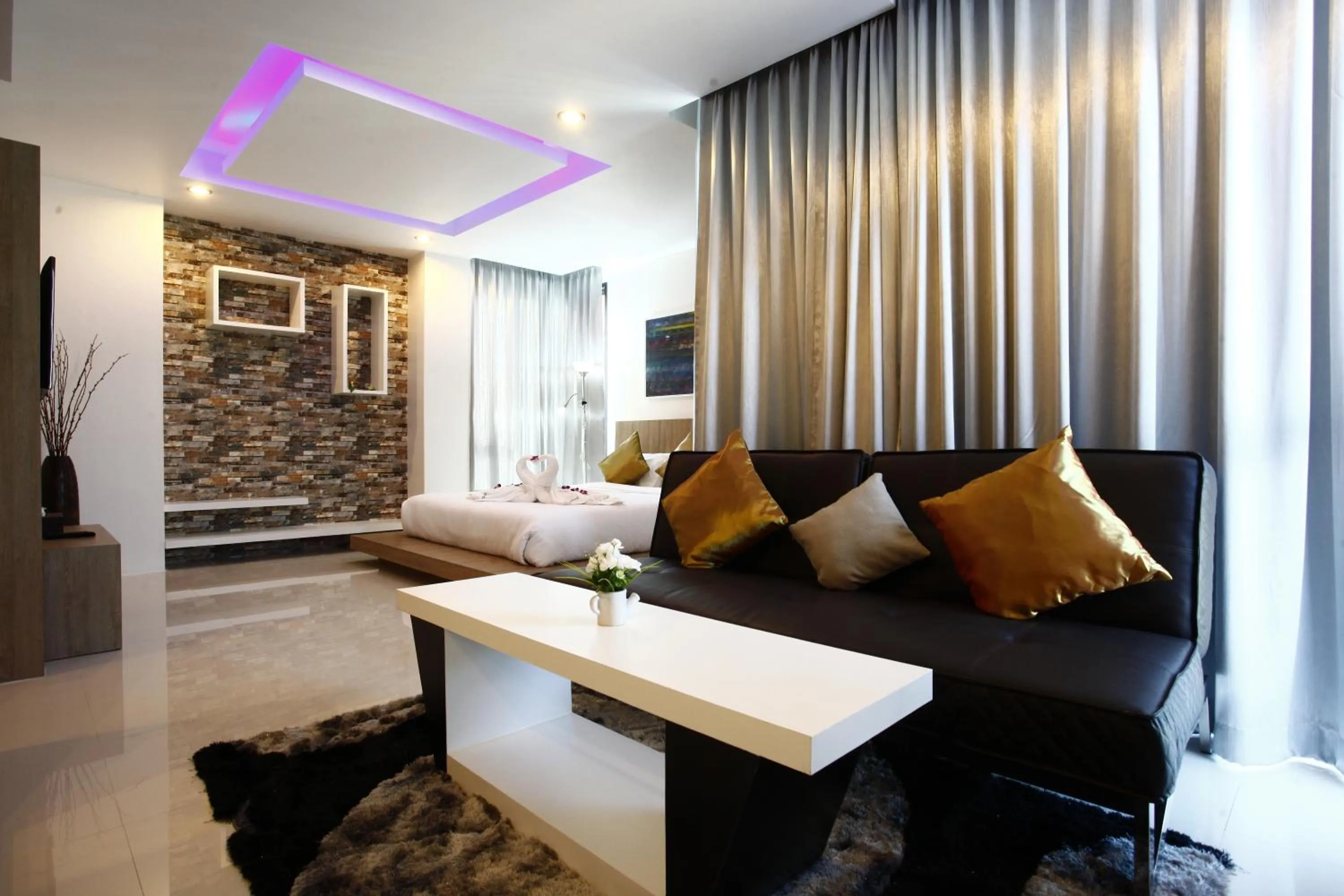 Living room, Bed in Buasri By Ohm