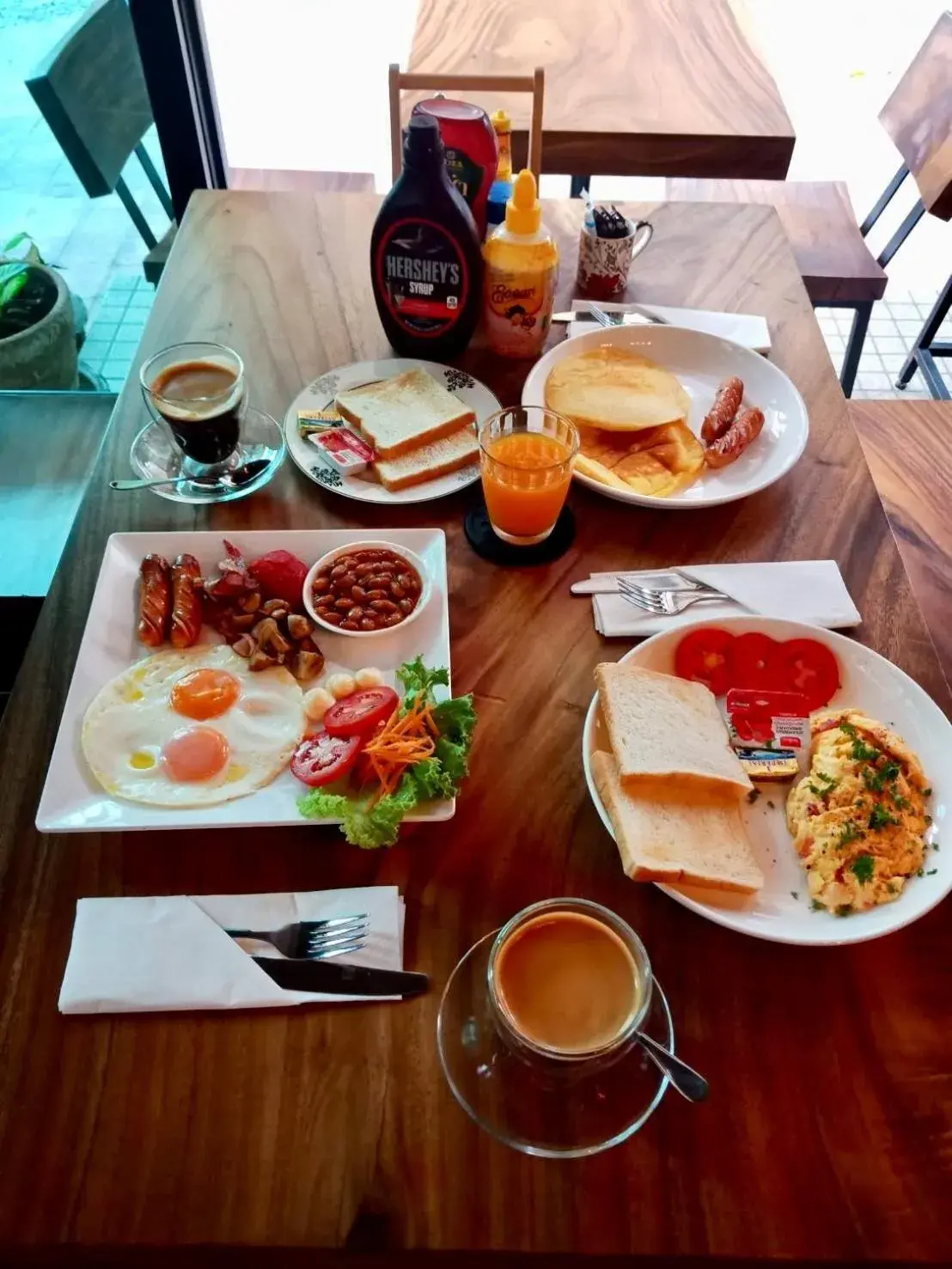 Food and drinks in Buasri By Ohm Food and drinks in Buasri By Ohm