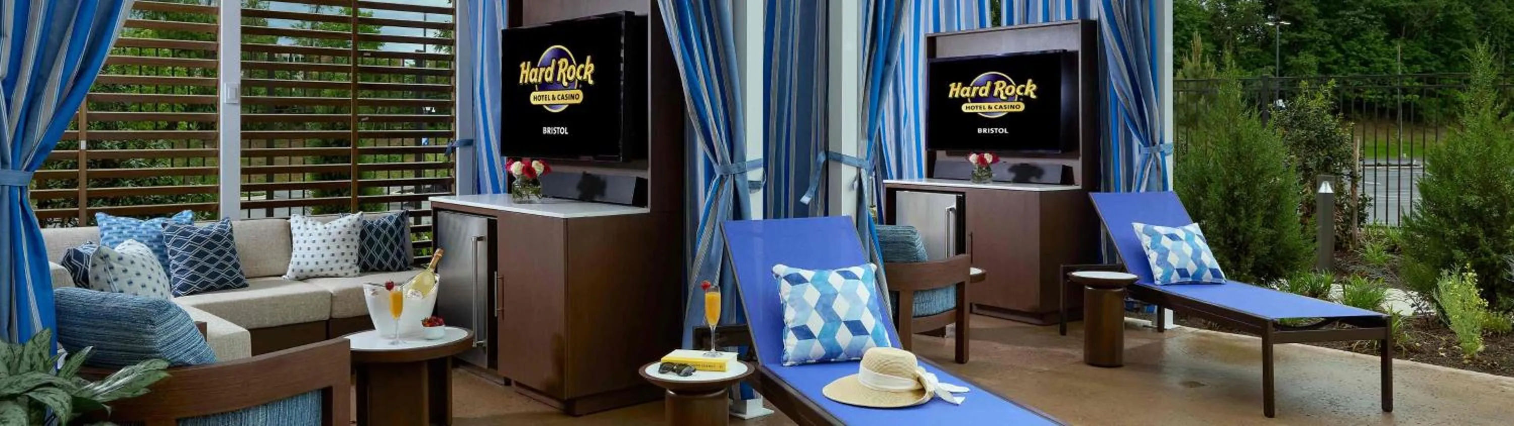 Swimming pool in Hard Rock Hotel & Casino Bristol