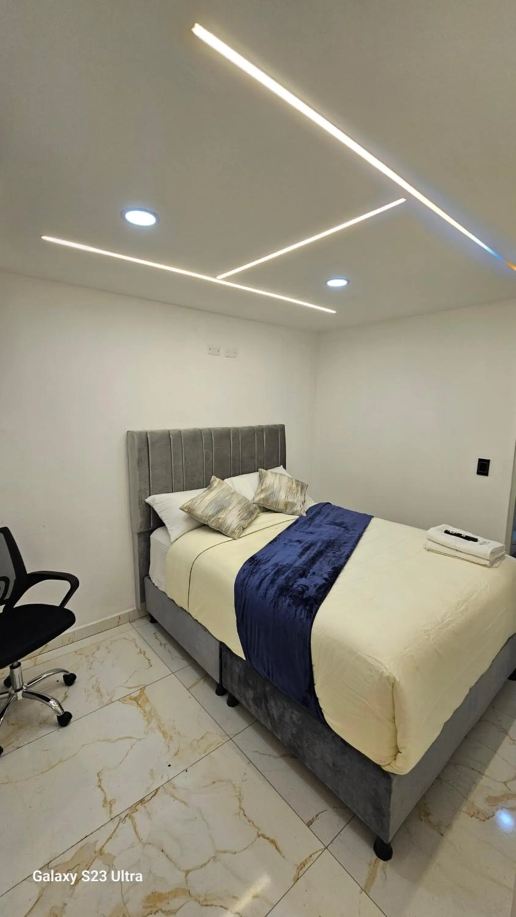 Bed in Hotel West Inn