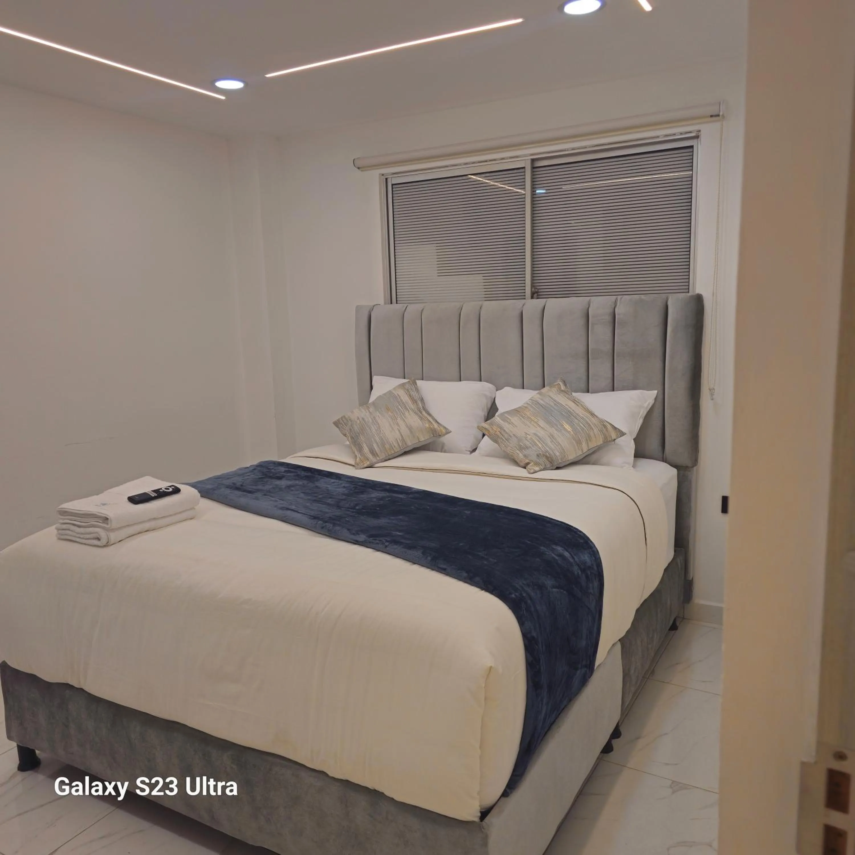 Bed in Hotel West Inn