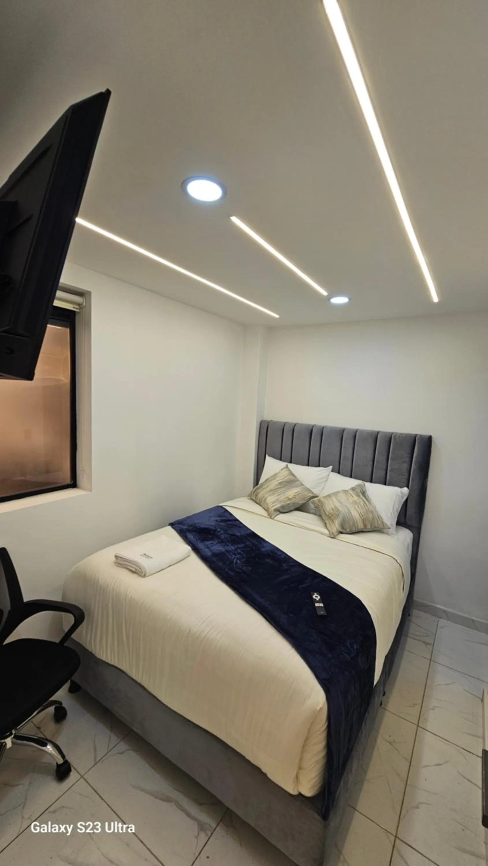 Bed in Hotel West Inn