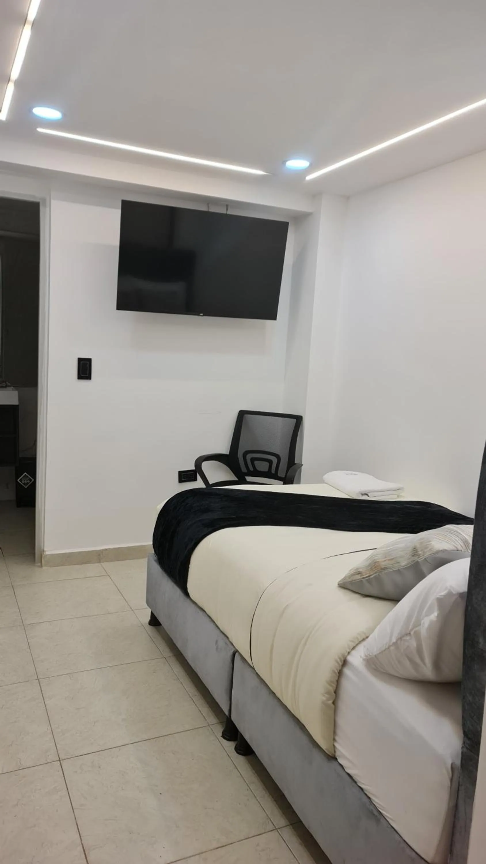 Bed in Hotel West Inn