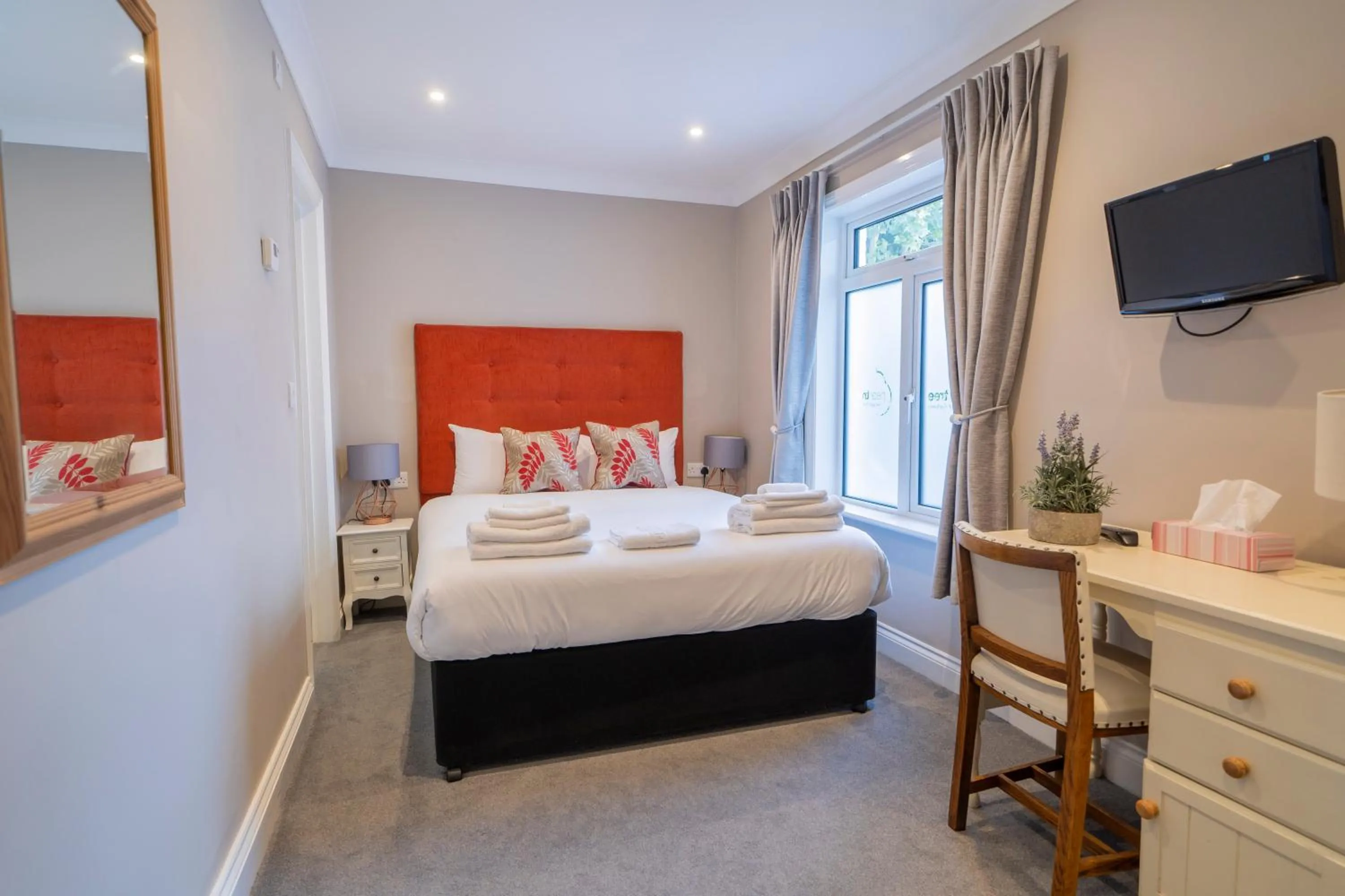 Bedroom, Bed in Peartree Serviced Apartments