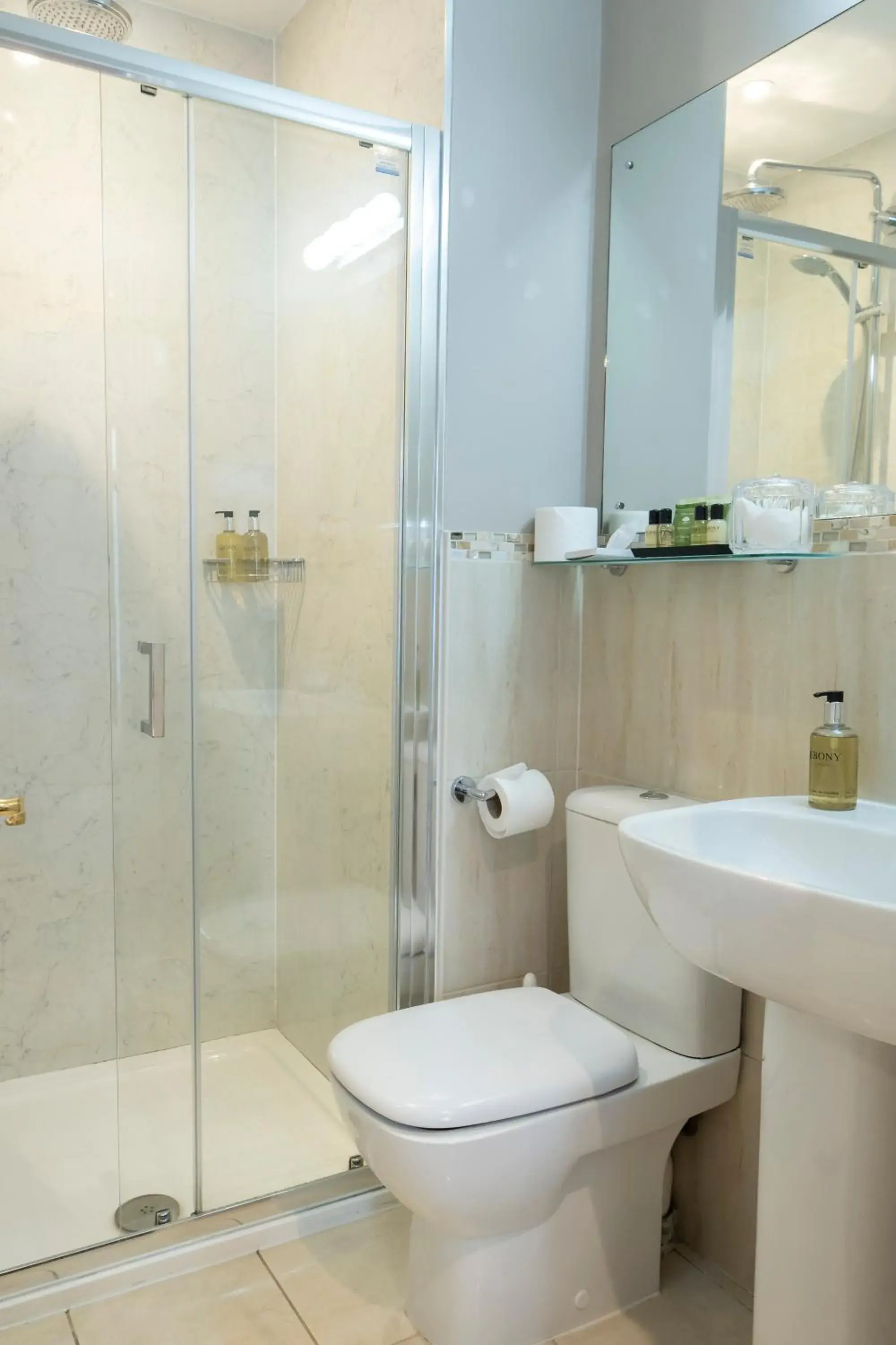Bathroom in Peartree Serviced Apartments Bathroom in Peartree Serviced Apartments