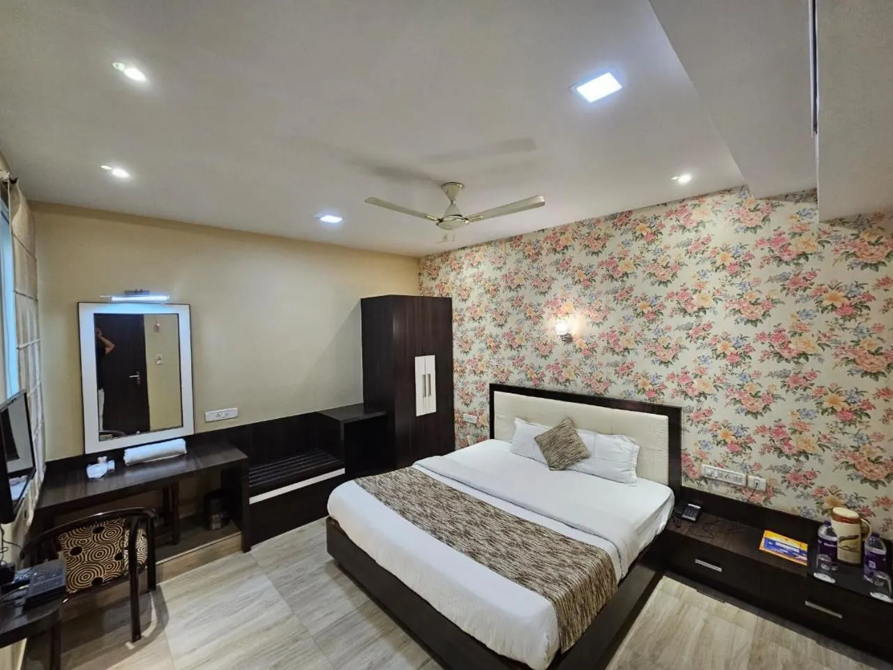 Photo of the whole room, Bed in Royal Guest House