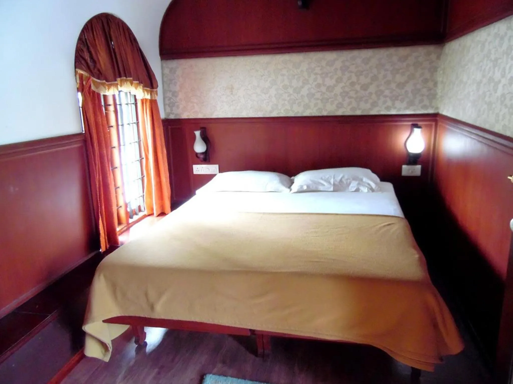 cot, Bed in Eco Trails Houseboats