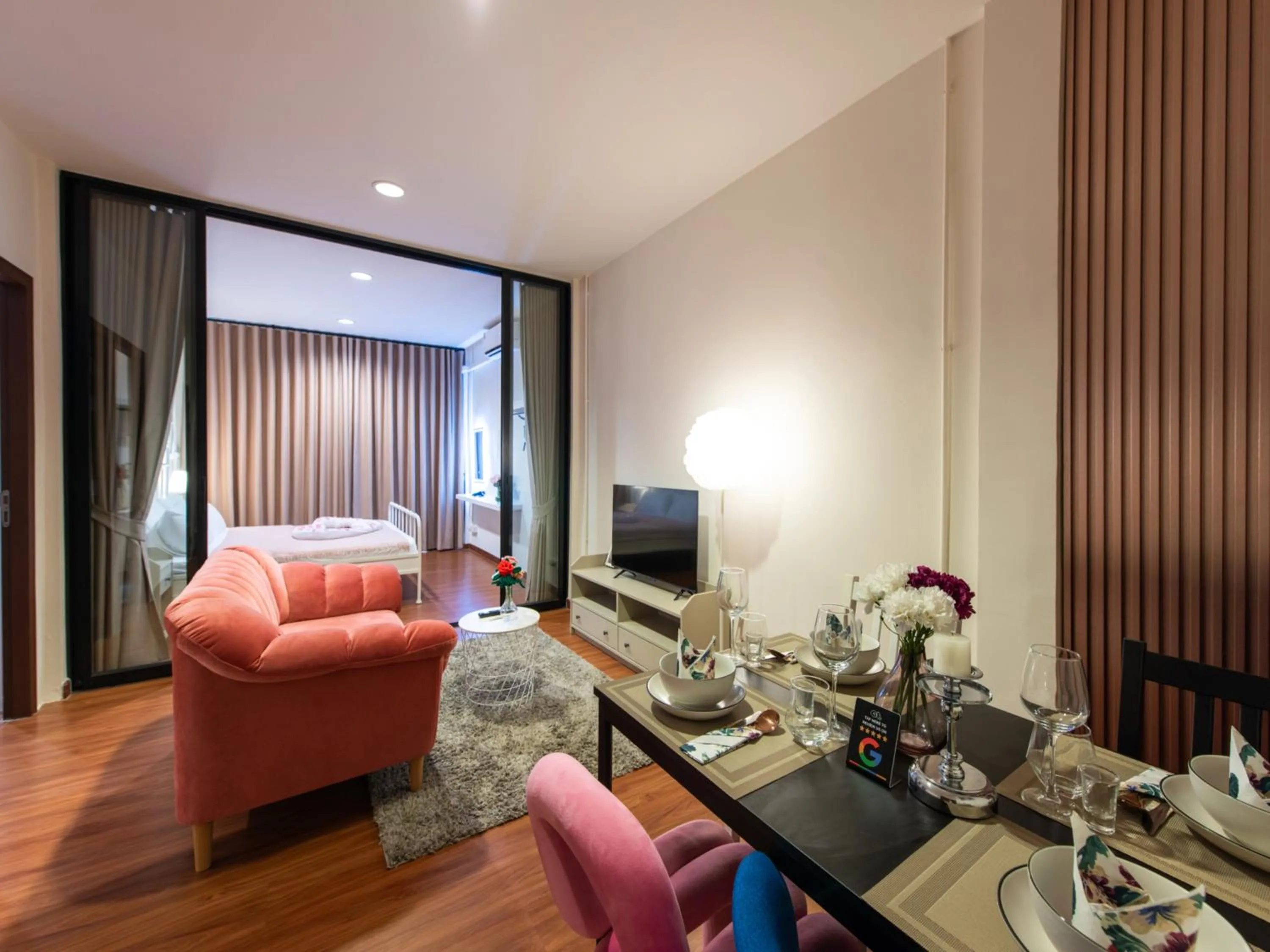 Living room, Bed in The City Yaowarat