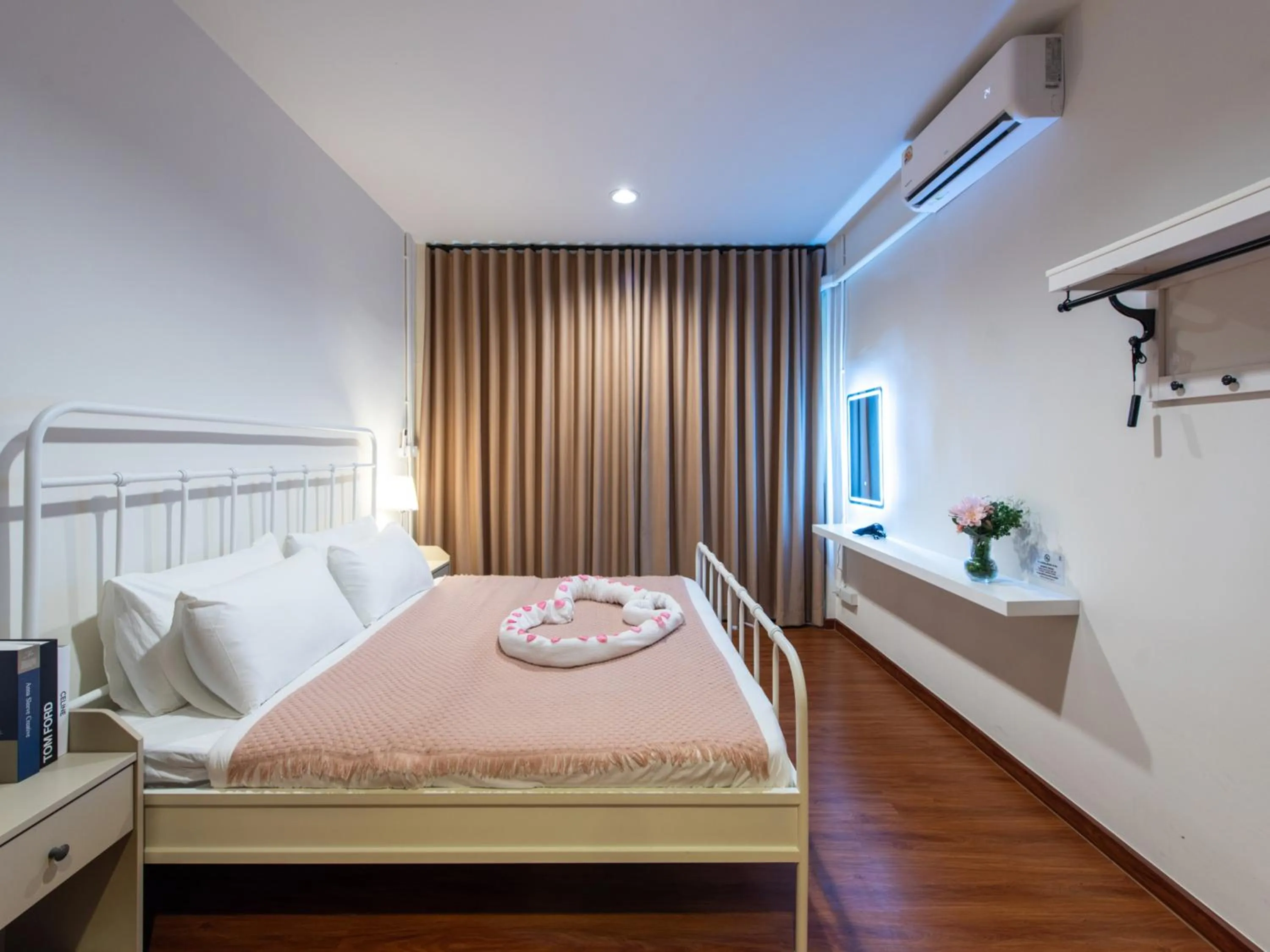 Bedroom, Bed in The City Yaowarat