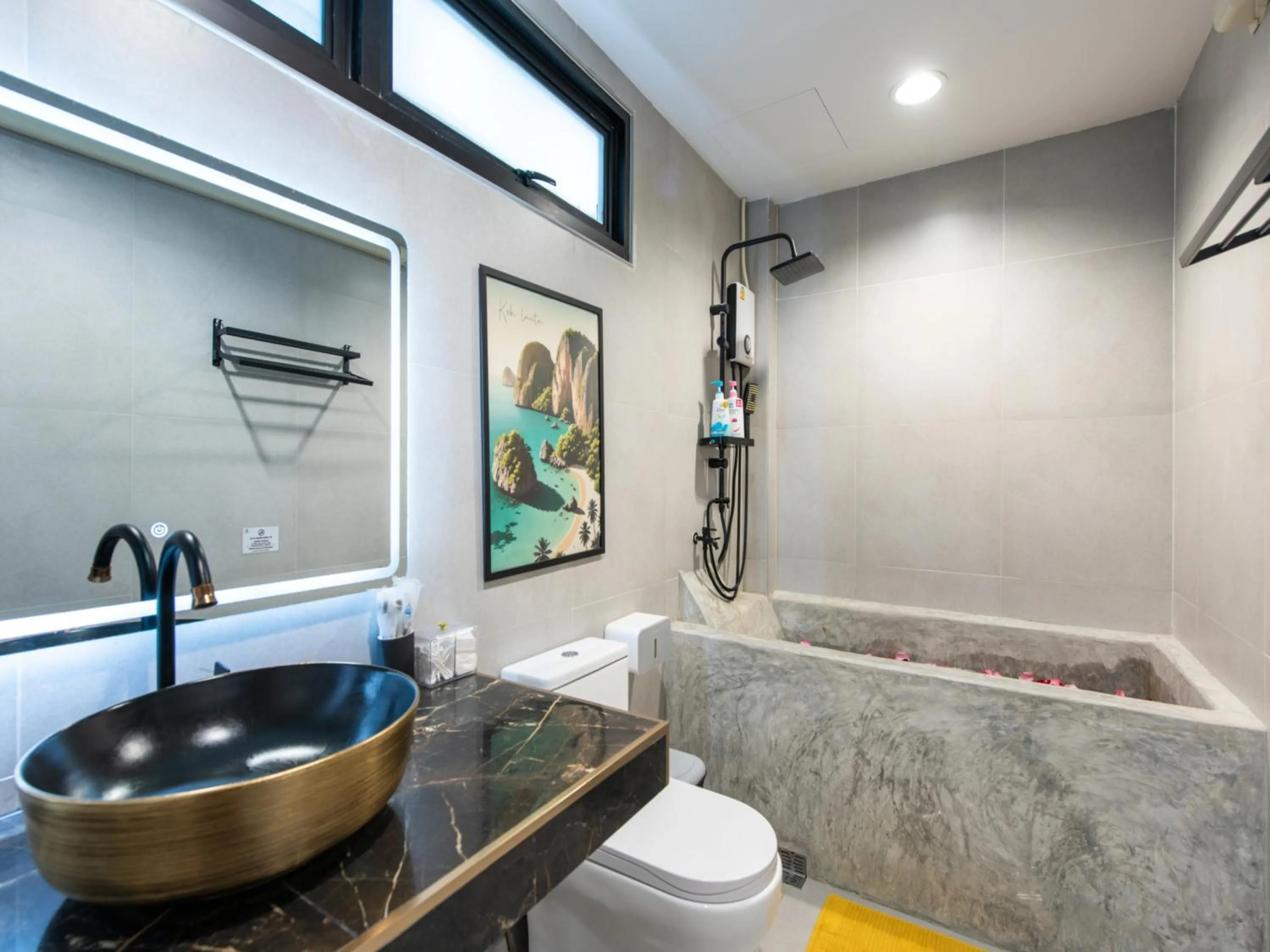 Bathroom in The City Yaowarat