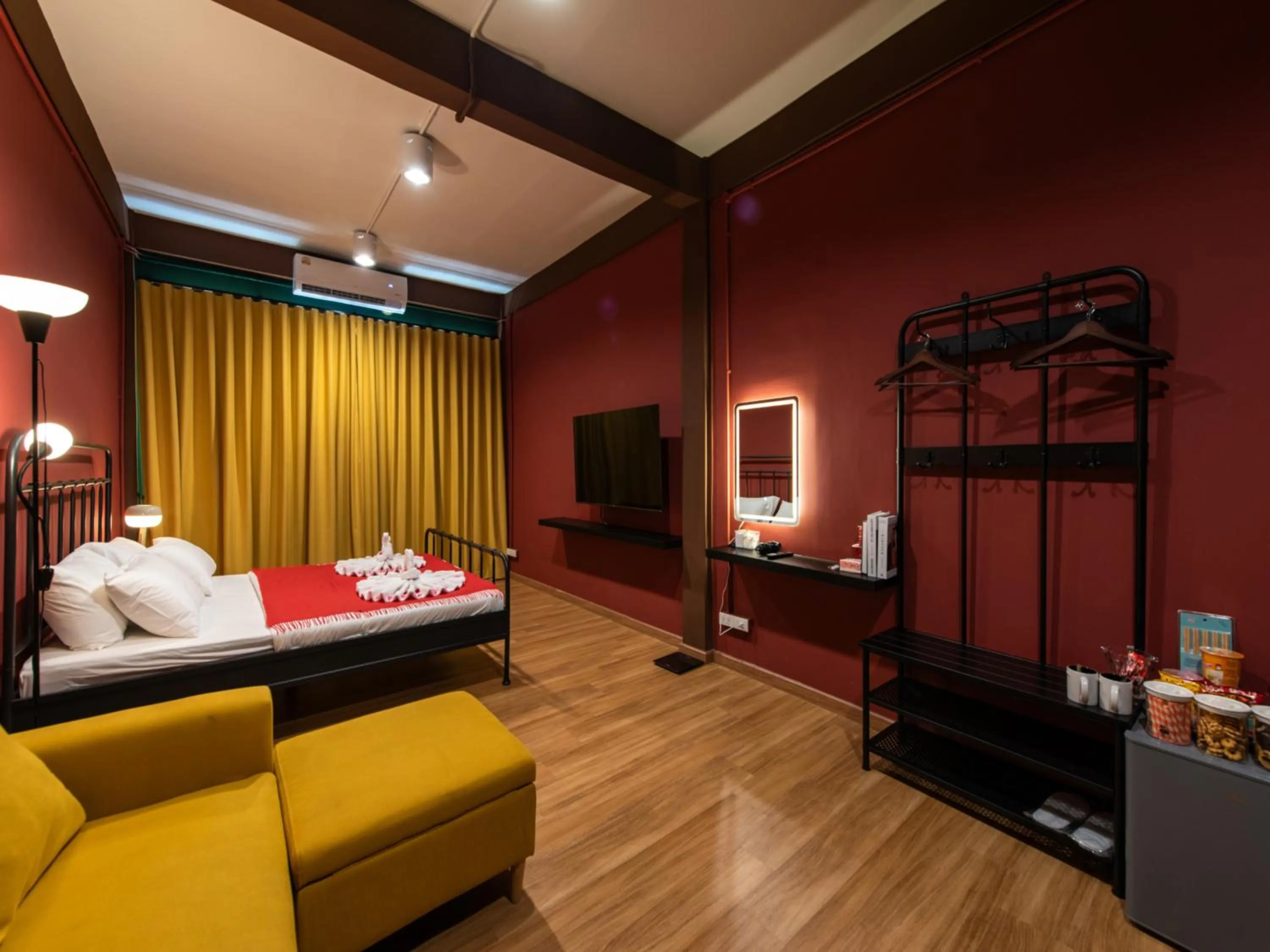 Photo of the whole room, Bed in The City Yaowarat