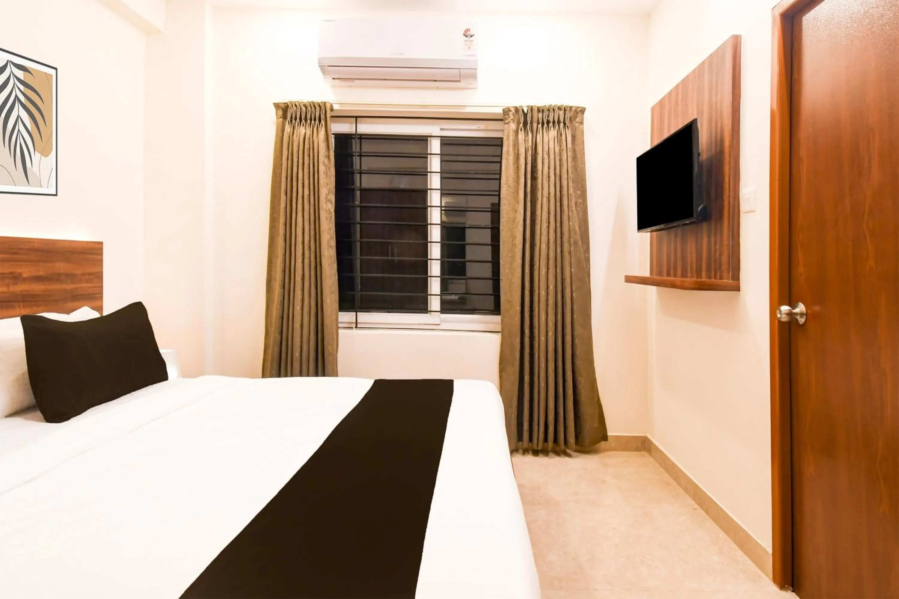 Bedroom in Super Hotel O GAJAPATI PREMIUM