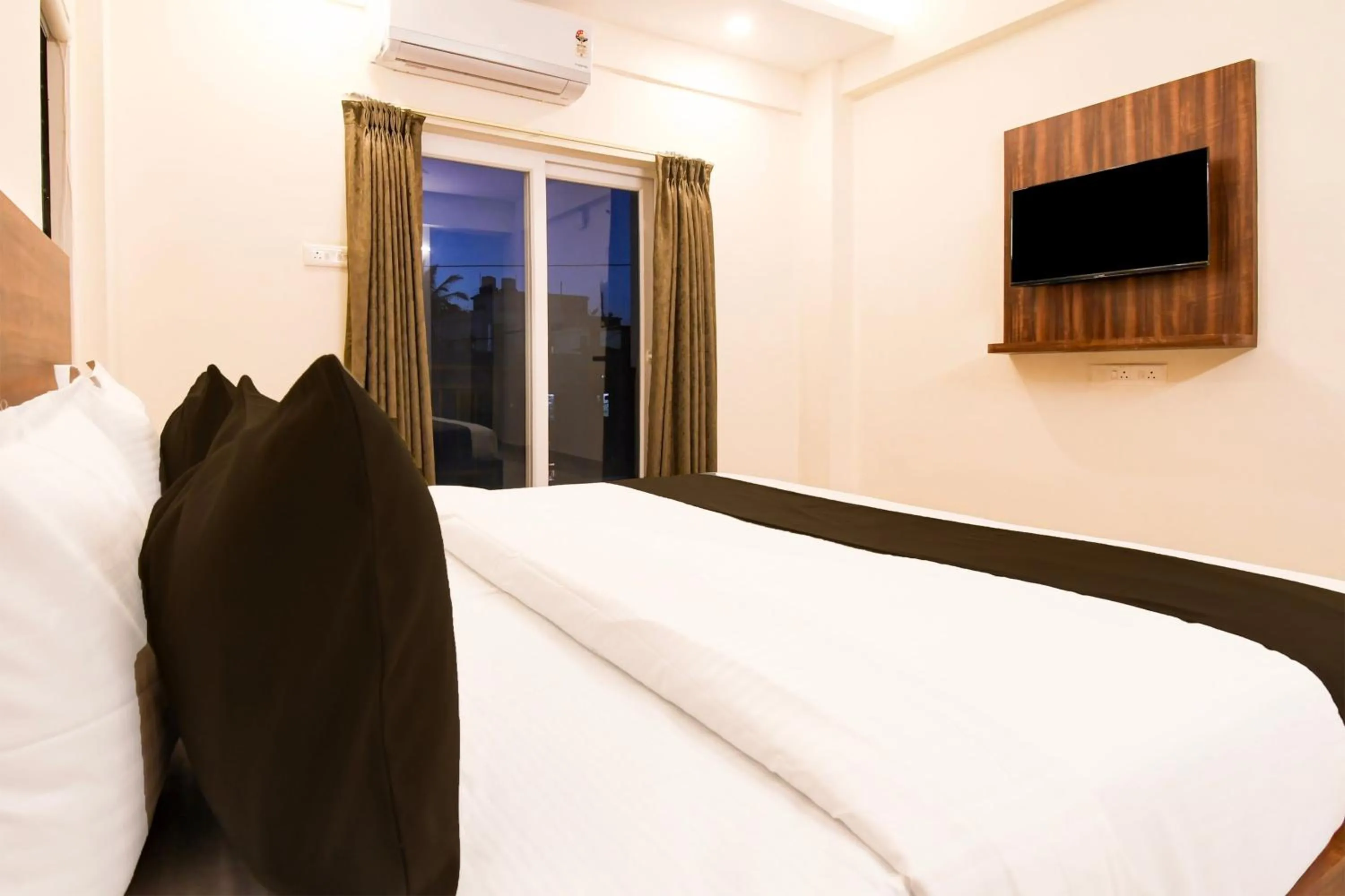 Bedroom in Super Hotel O GAJAPATI PREMIUM