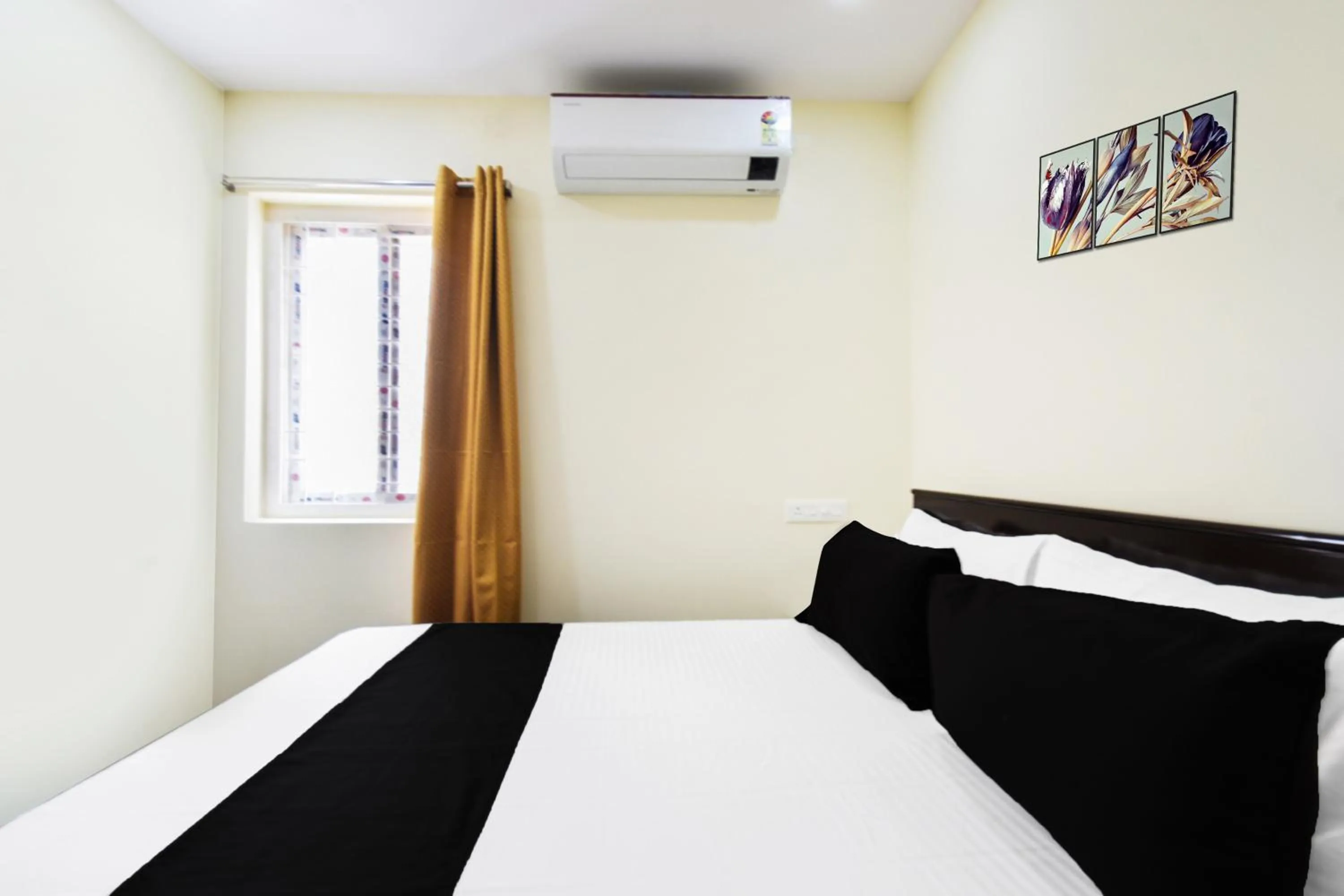 Bedroom in Hotel O Tripura Grand (Near Nexus Mall)