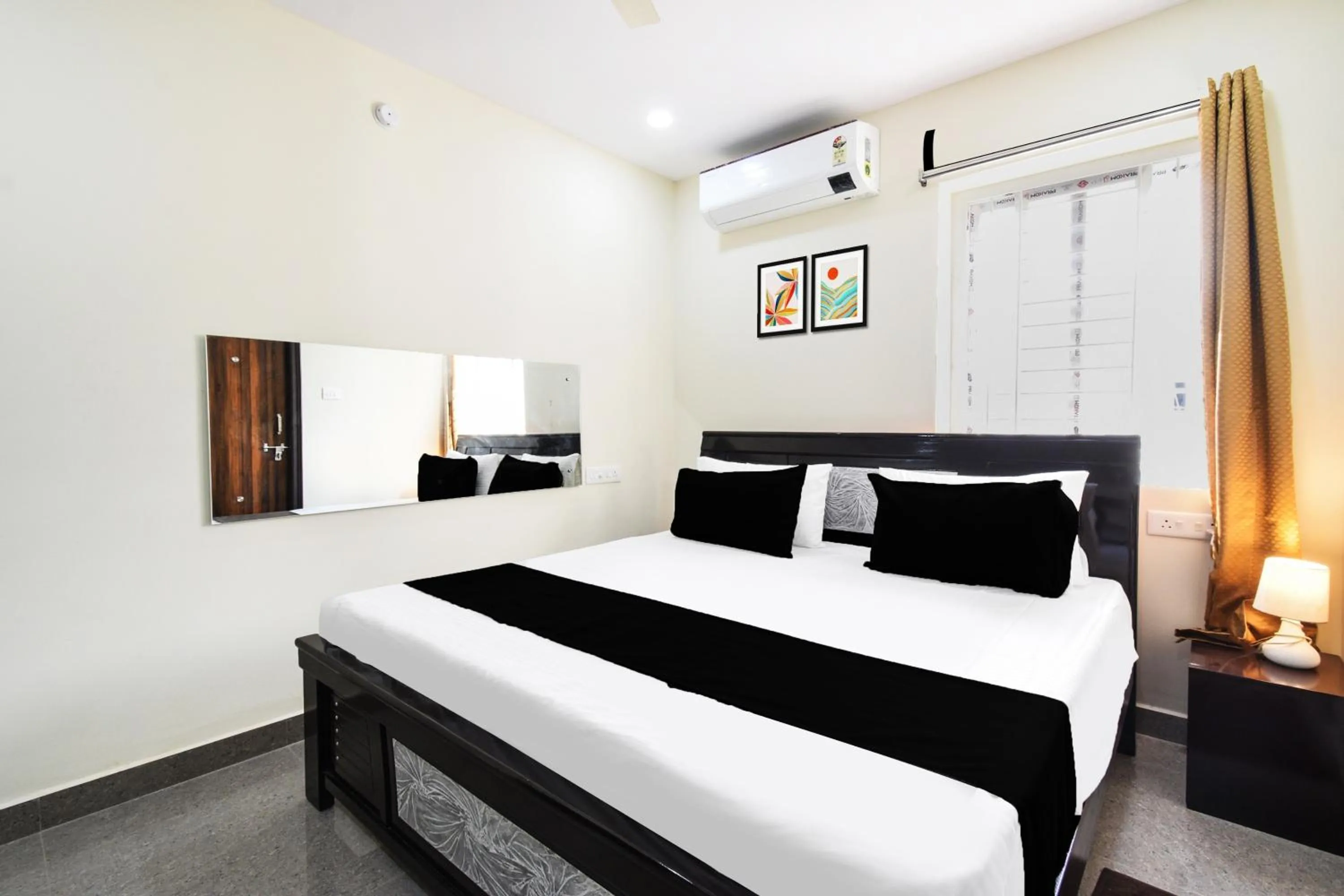 Bedroom in Hotel O Tripura Grand (Near Nexus Mall)