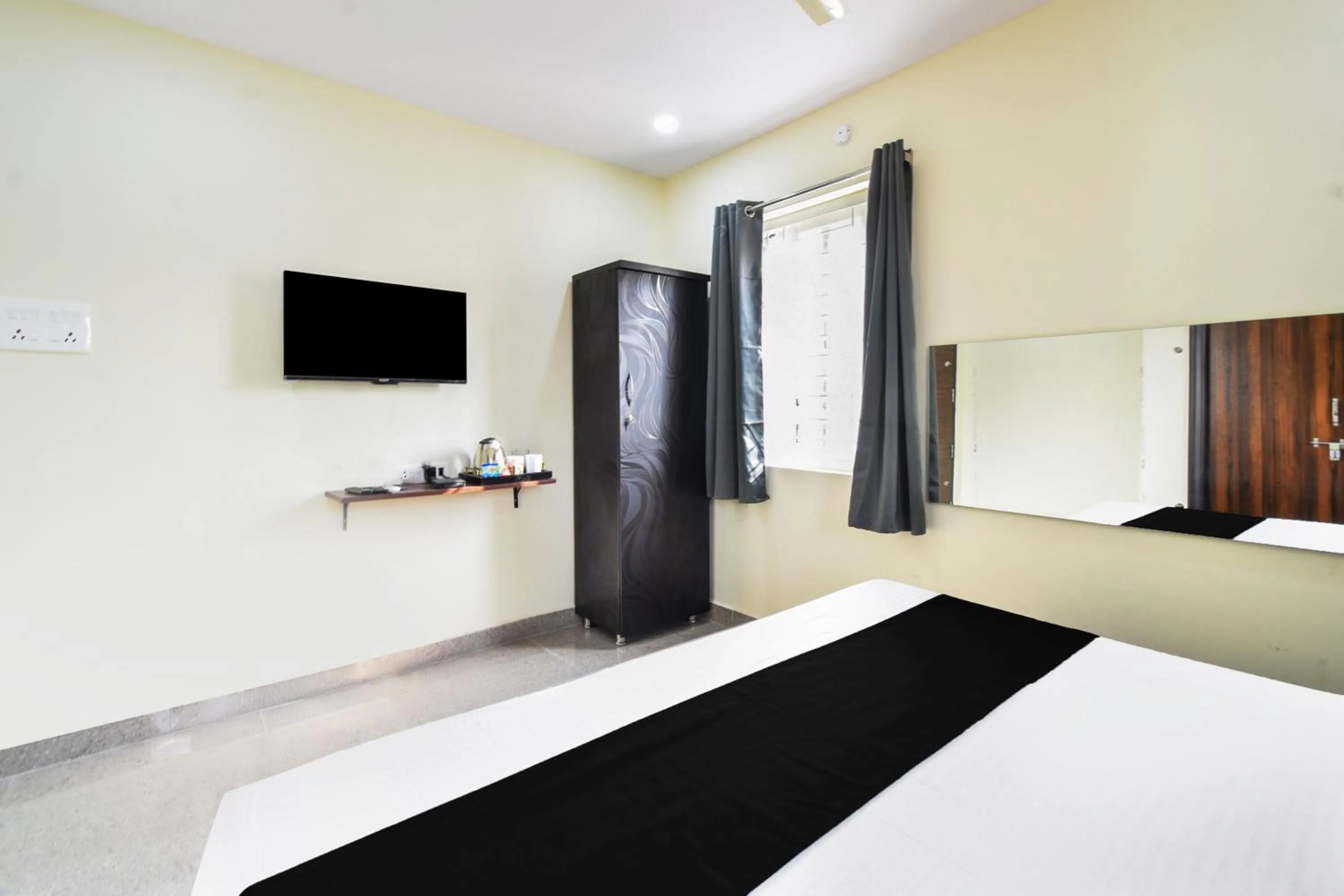 Bedroom in Hotel O Tripura Grand (Near Nexus Mall)