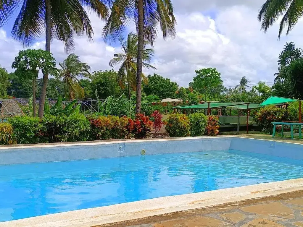 Pool view in Travellers Inn Resort Malindi Pool view in Travellers Inn Resort Malindi