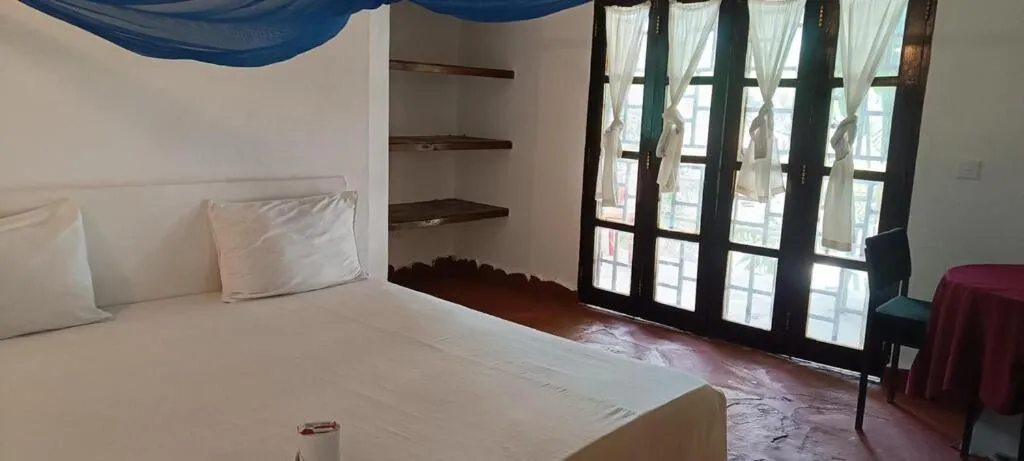 Bed in Travellers Inn Resort Malindi