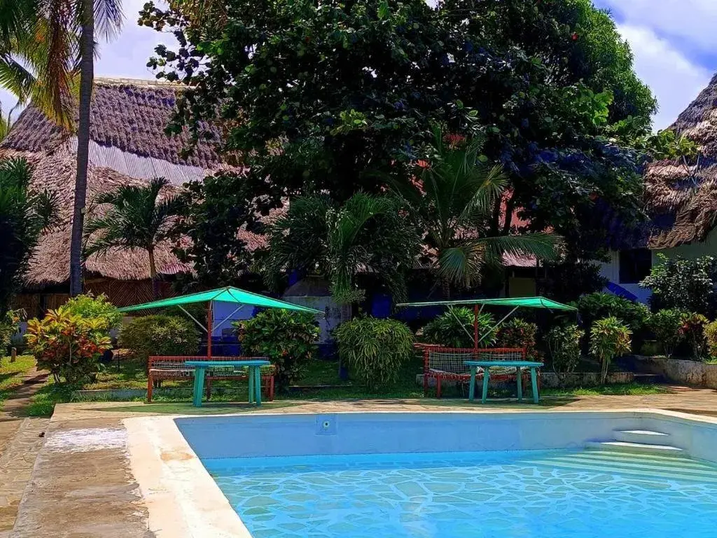 Pool view in Travellers Inn Resort Malindi Pool view in Travellers Inn Resort Malindi