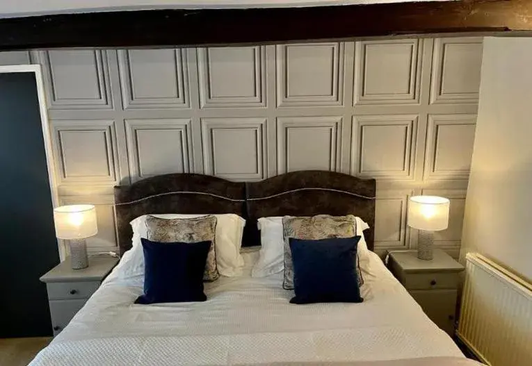 Bedroom, Bed in OYO Cocketts Hotel Bedroom, Bed in OYO Cocketts Hotel