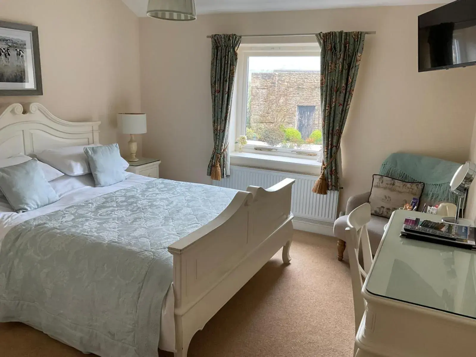 Bedroom, Bed in OYO Cocketts Hotel Bedroom, Bed in OYO Cocketts Hotel