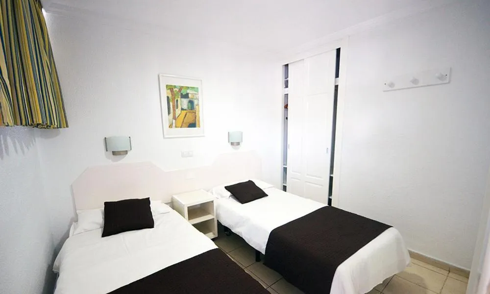 Photo of the whole room in Apartamentos Arco Iris
