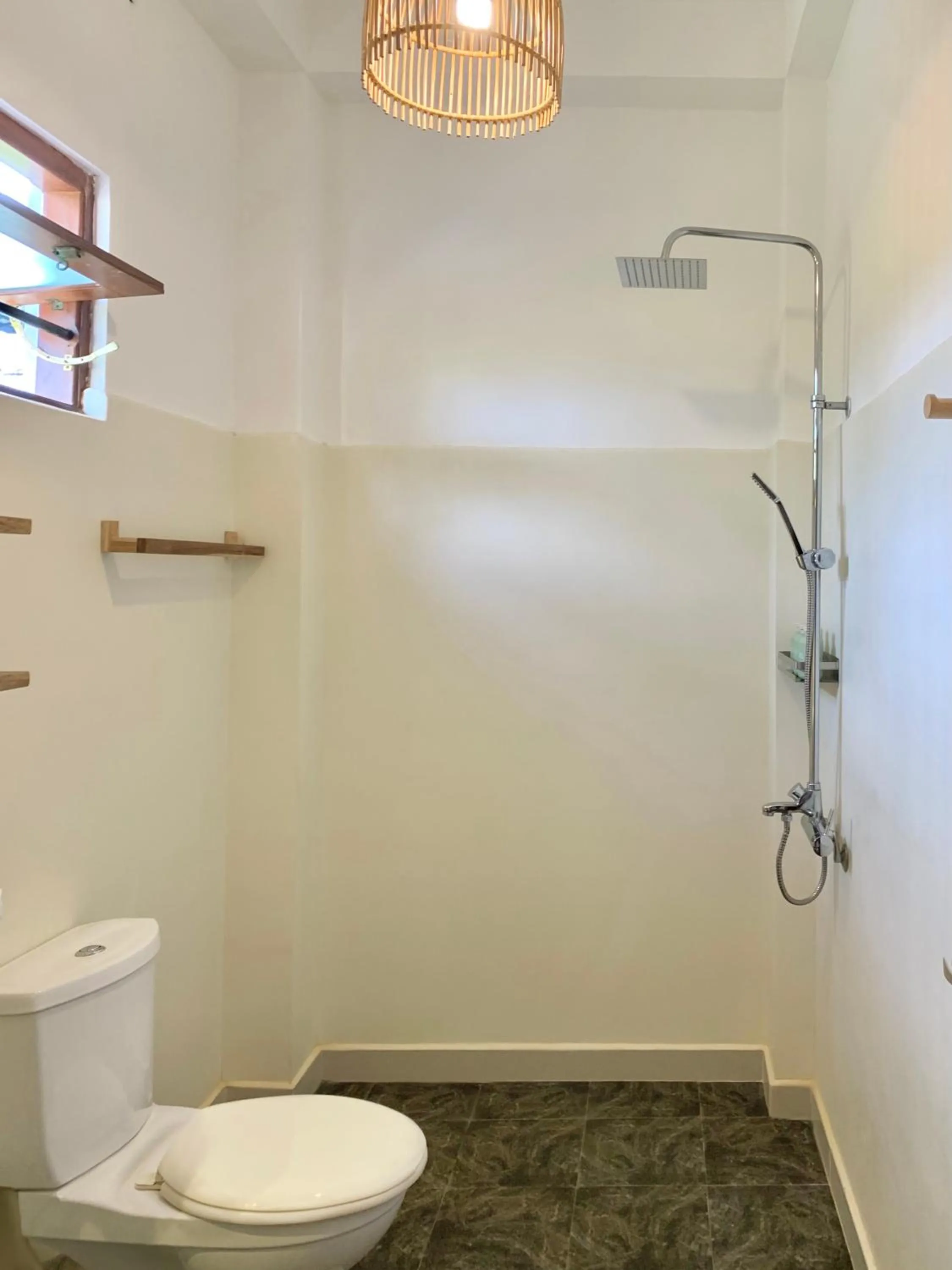 Shower in Oltremare Mirissa