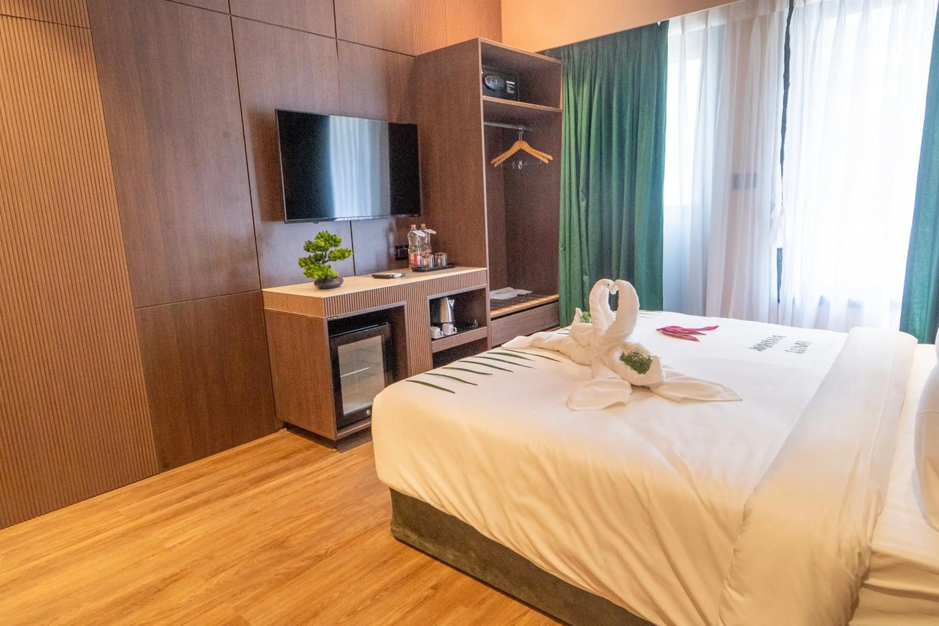 Photo of the whole room, Bed in Orient Beacon Resort, Panchgani