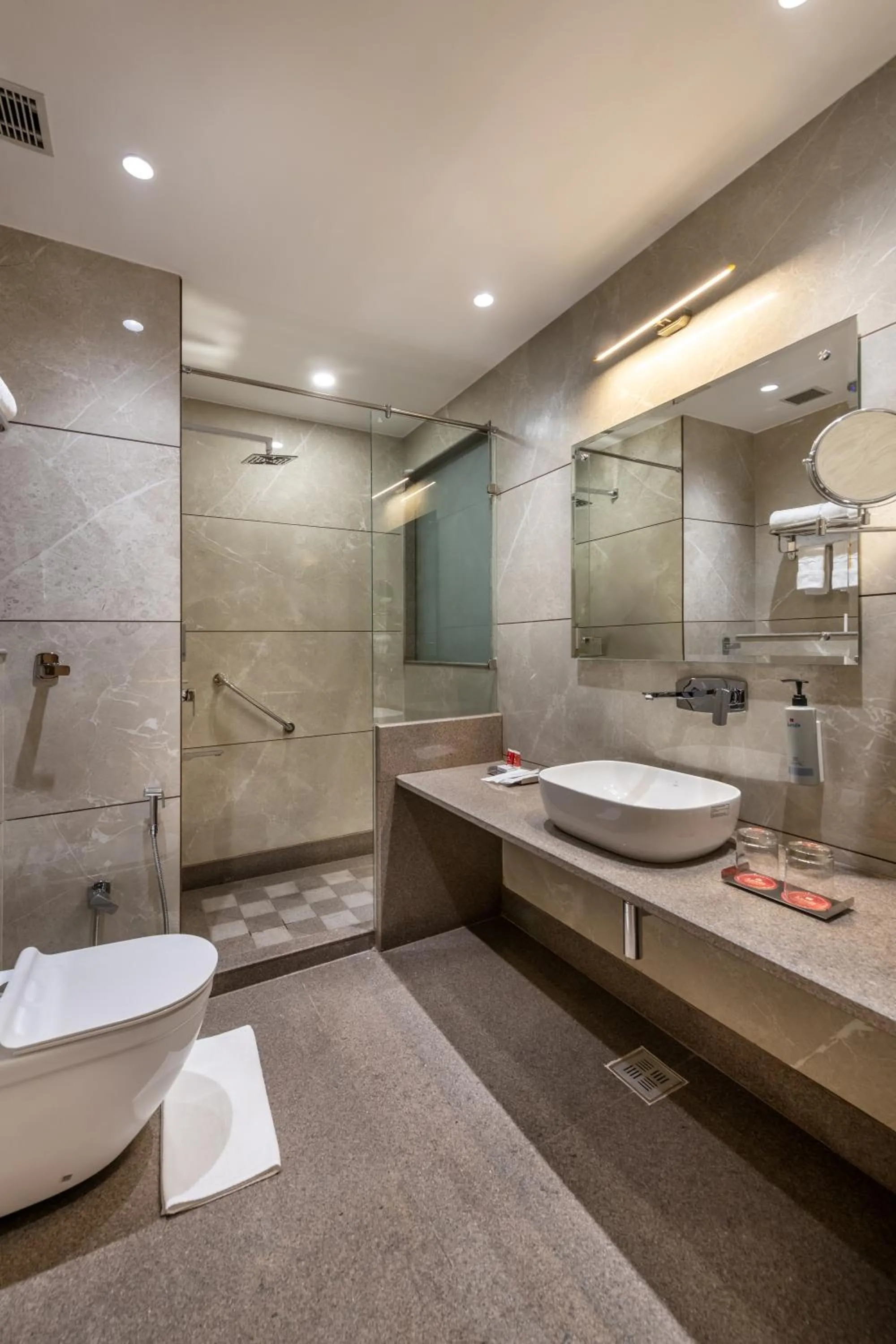 Shower in Lords Eco Inn Dera Bassi