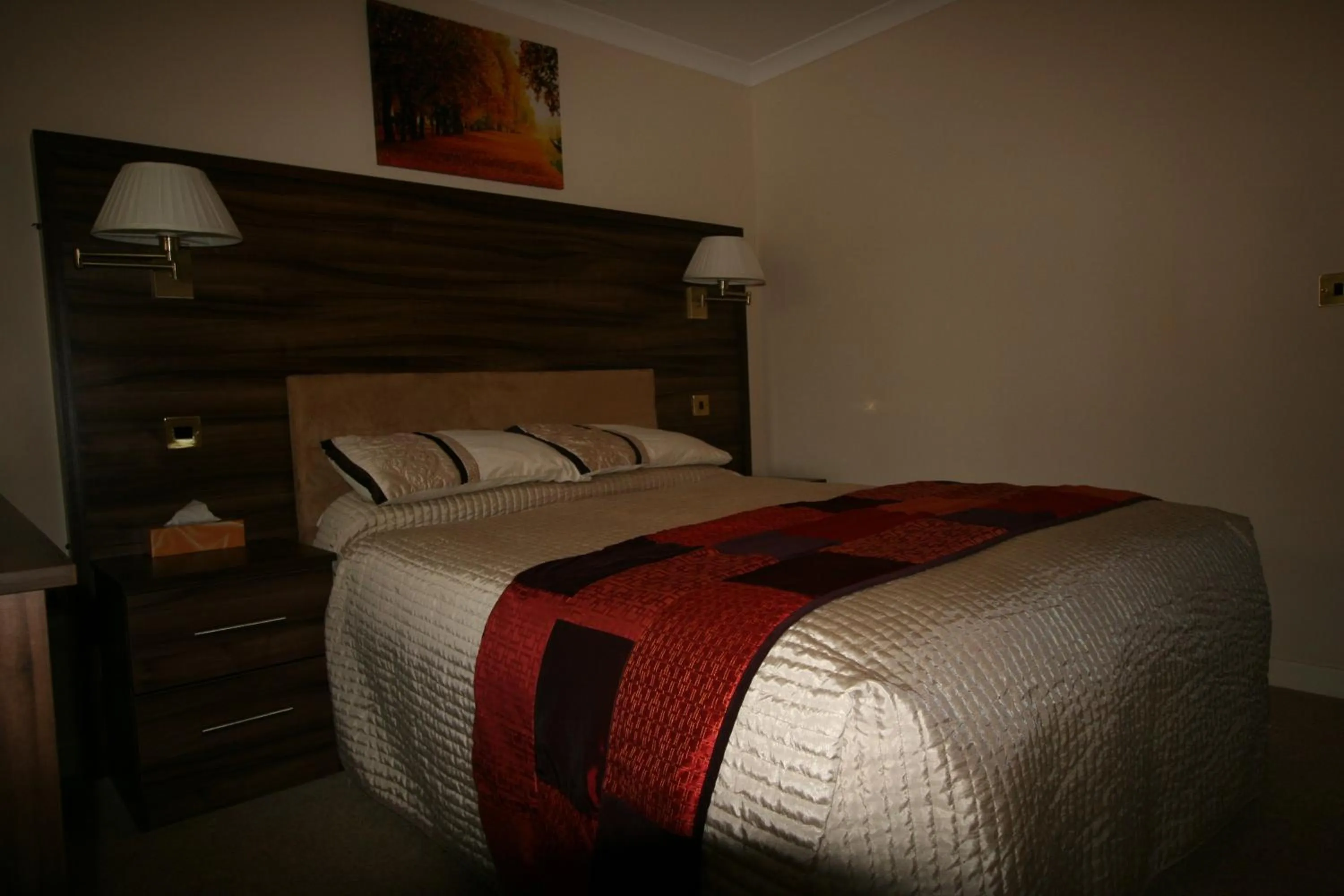Photo of the whole room, Bed in The Plough Inn