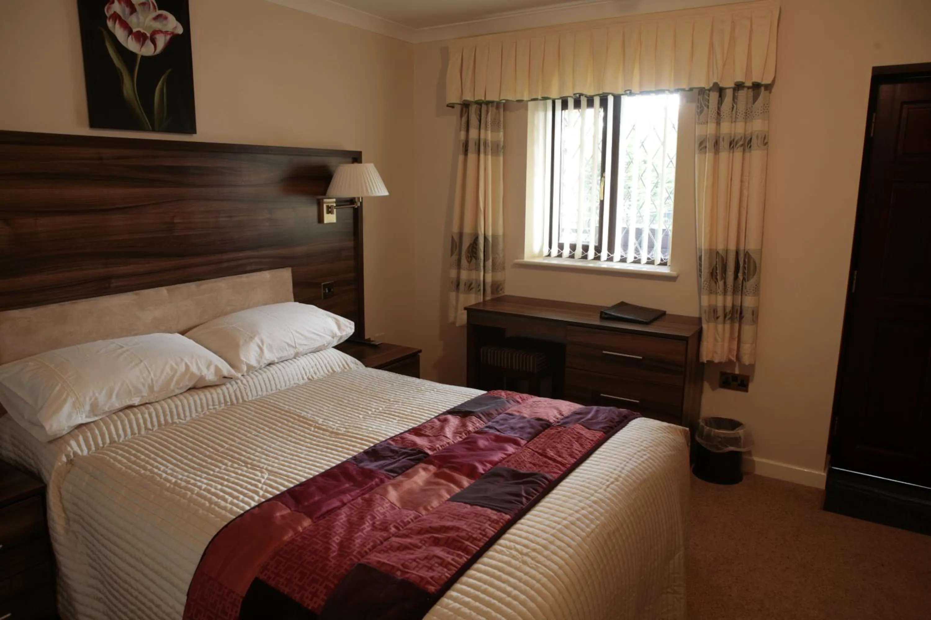 Photo of the whole room, Bed in The Plough Inn
